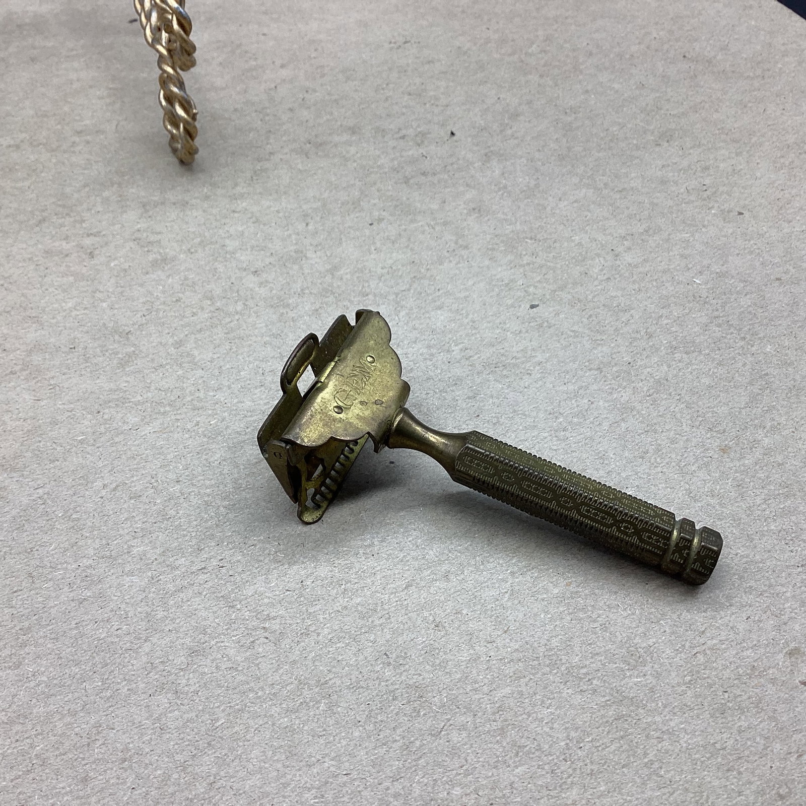 VINTGE SINGLE BLADE BRASS RAZOR BY GEM: 3 1/2" W GOOD SHAPE