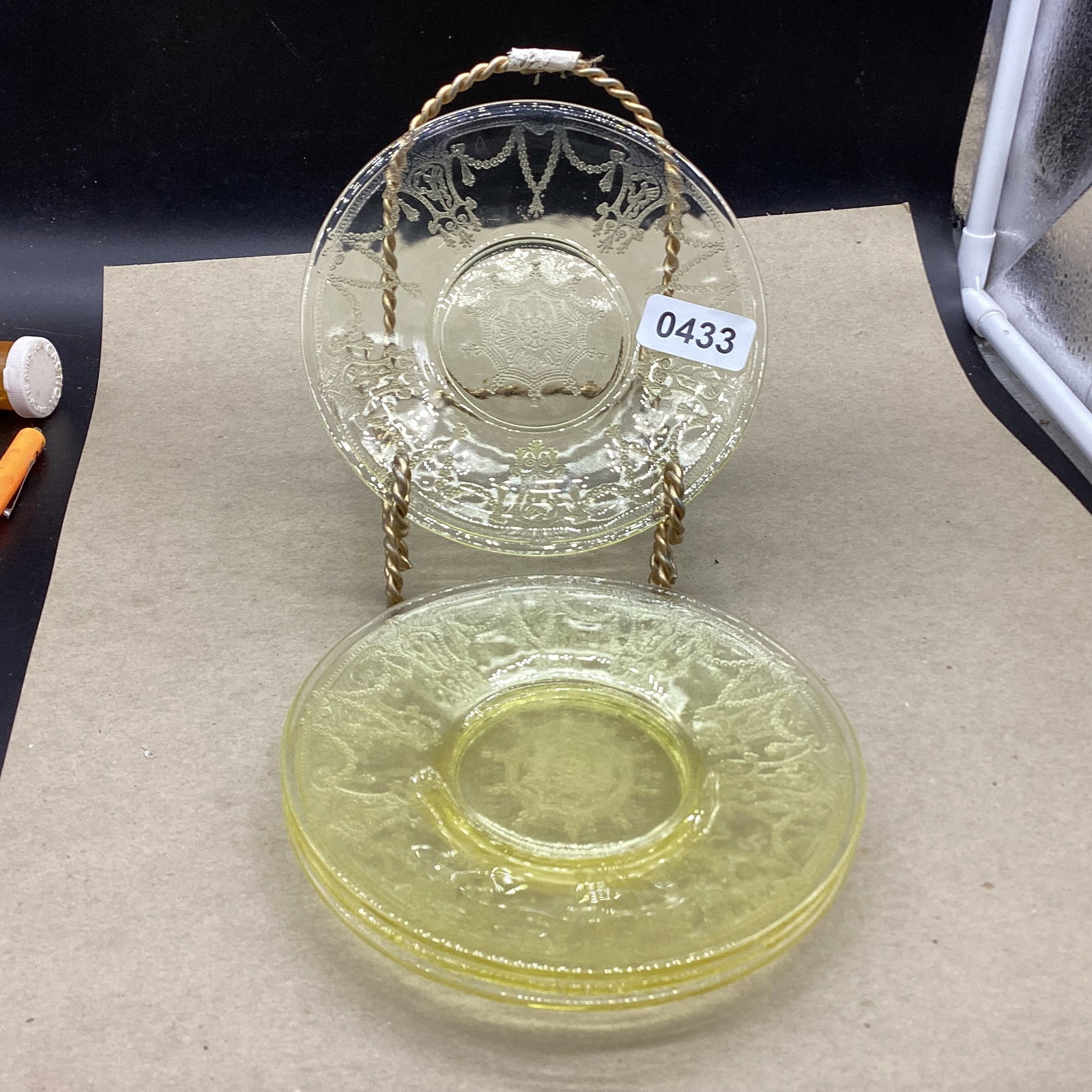 4 DEPRESSION YELLOW CAMEO BREAD & BUTTER PLATES: 6 1/4" W GOOD SHAPE