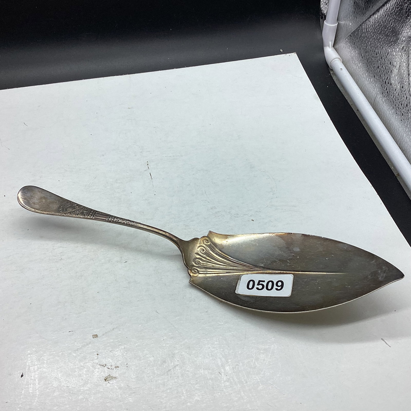 SILVERPLATED PIE KNIFE BY W.M. ROGERS CO: 11 1/4" WIDE GOOD SHAPE