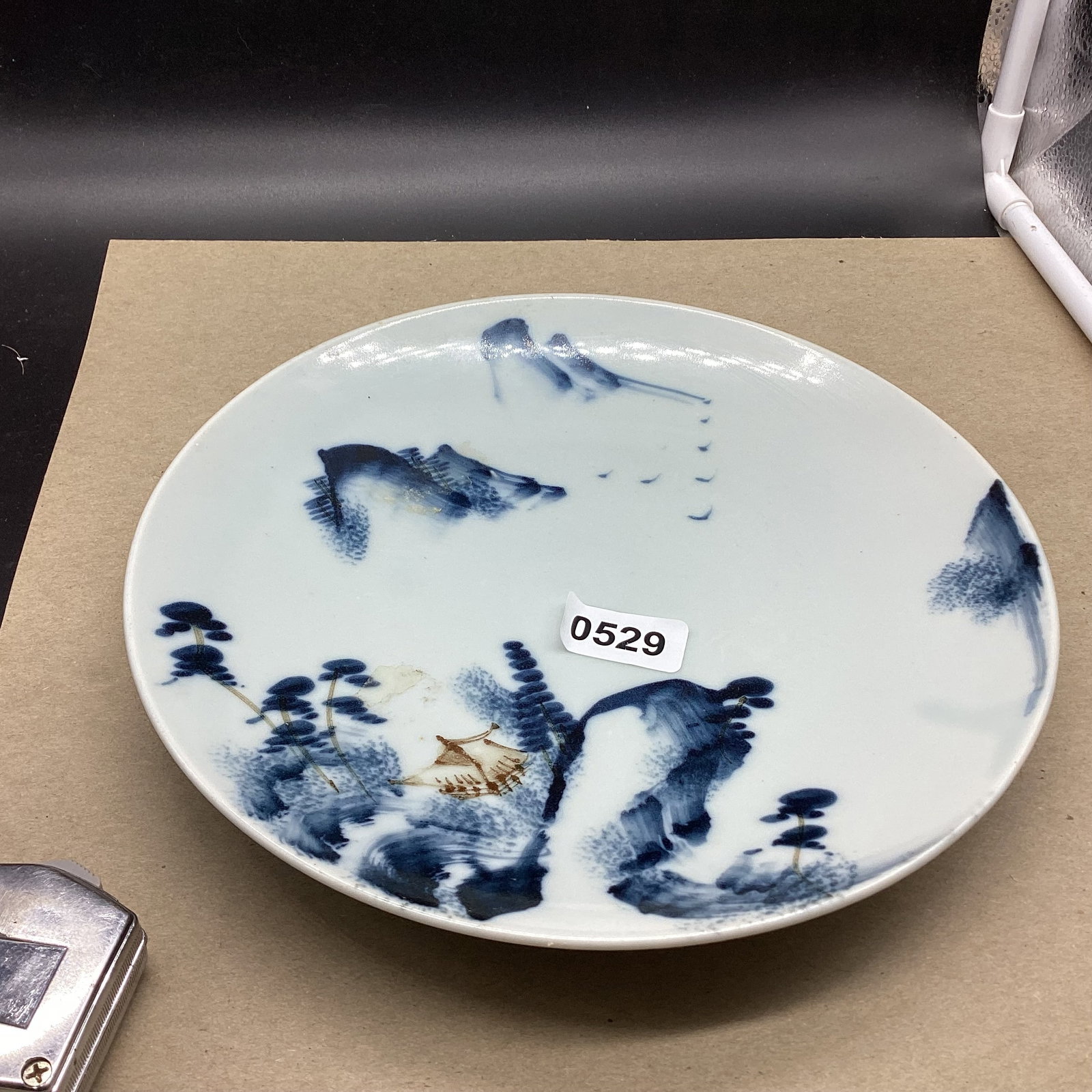 PORCELIAN HAND PAINTED BLUE & WHITE IMARI PLATE: 9 3/4" W GOOD SHAPE
