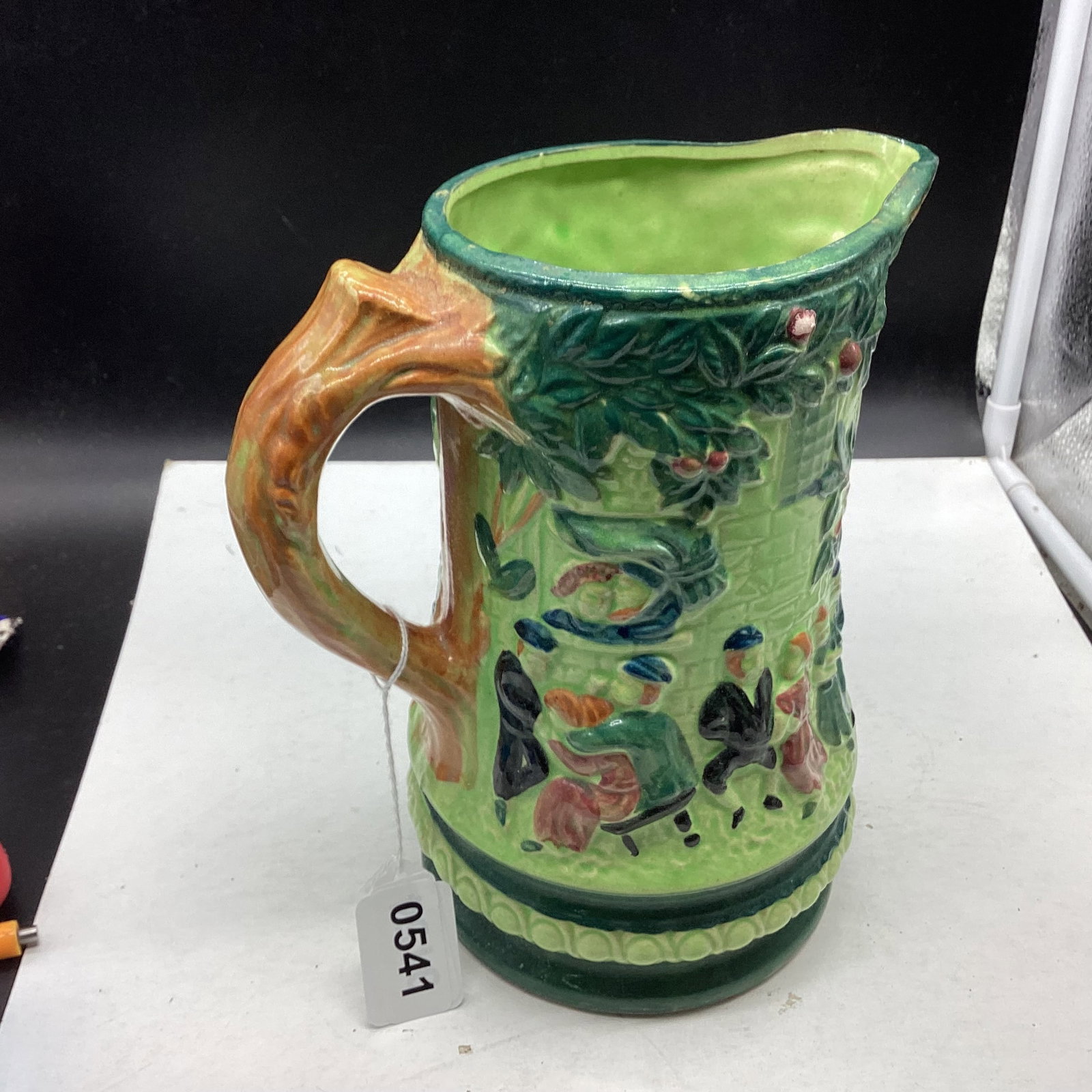 VINTAGE MAJOLICA PITCHER: 8 1/2" TALL GOOD SHAPE