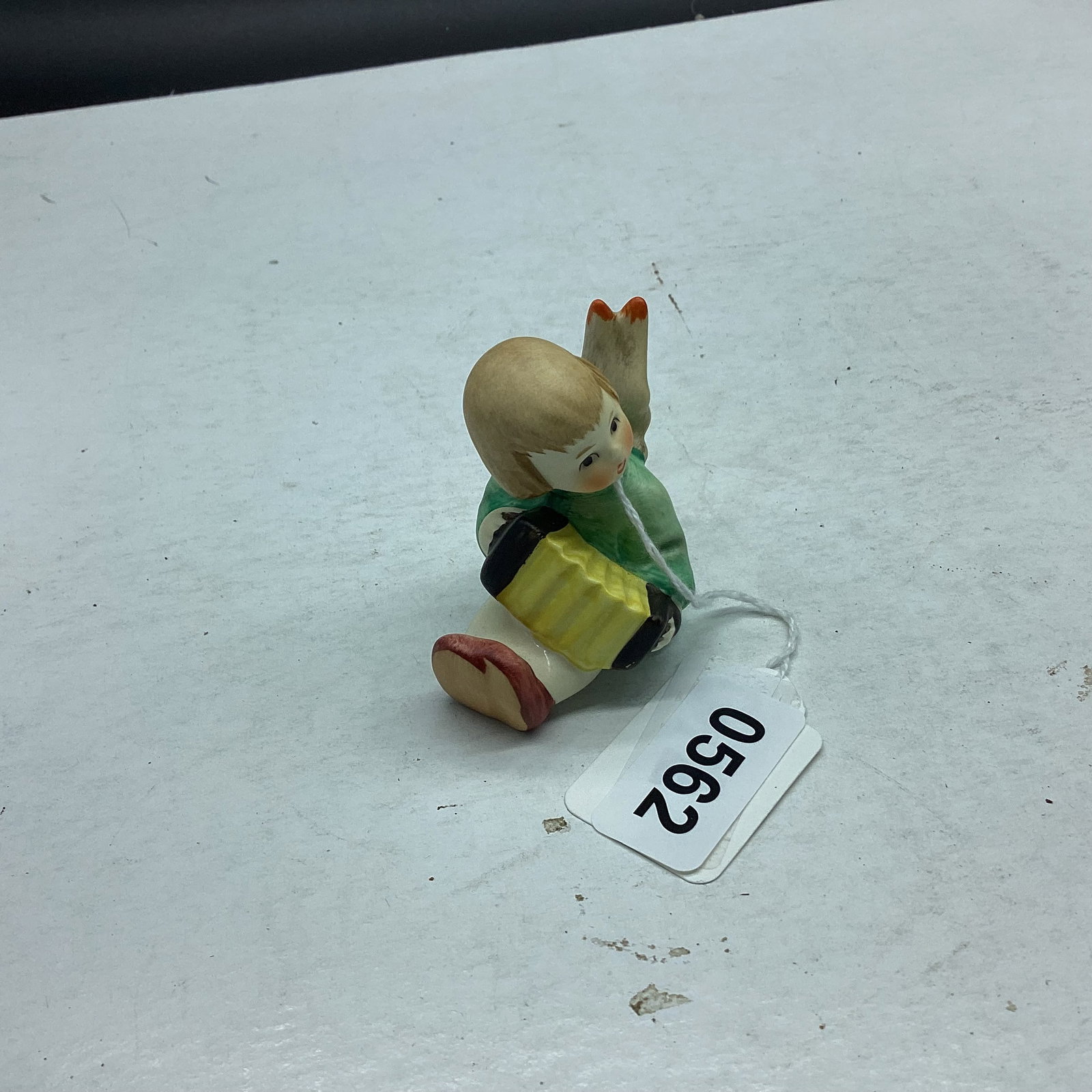 HUMMEL FIGURINE ANGEL W/ACCORDIN: 2 1/2" TALL GOOD SHAPE