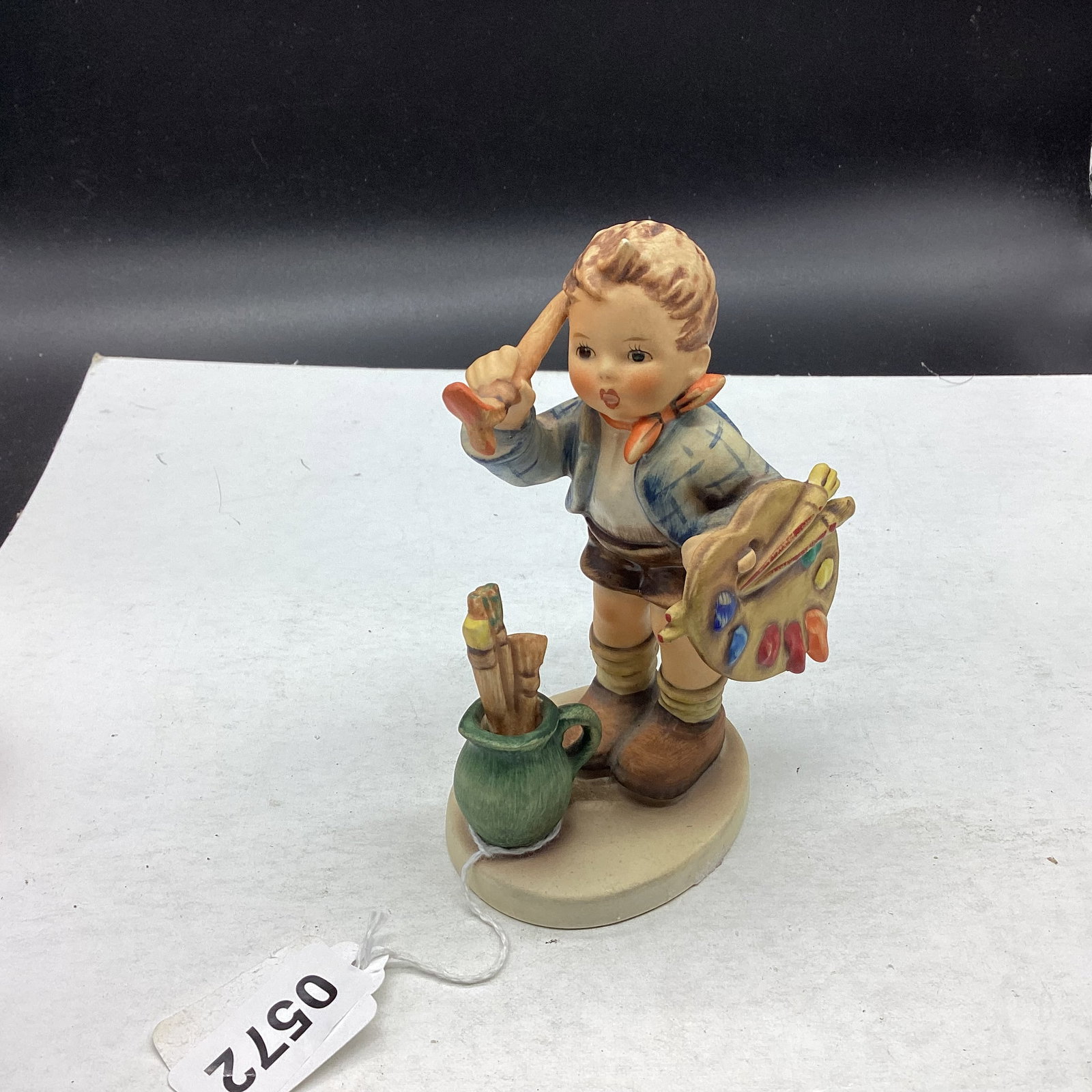 HUMMEL FIGURINE THE ARTIST #304: 5" TALL GOOD SHAPE