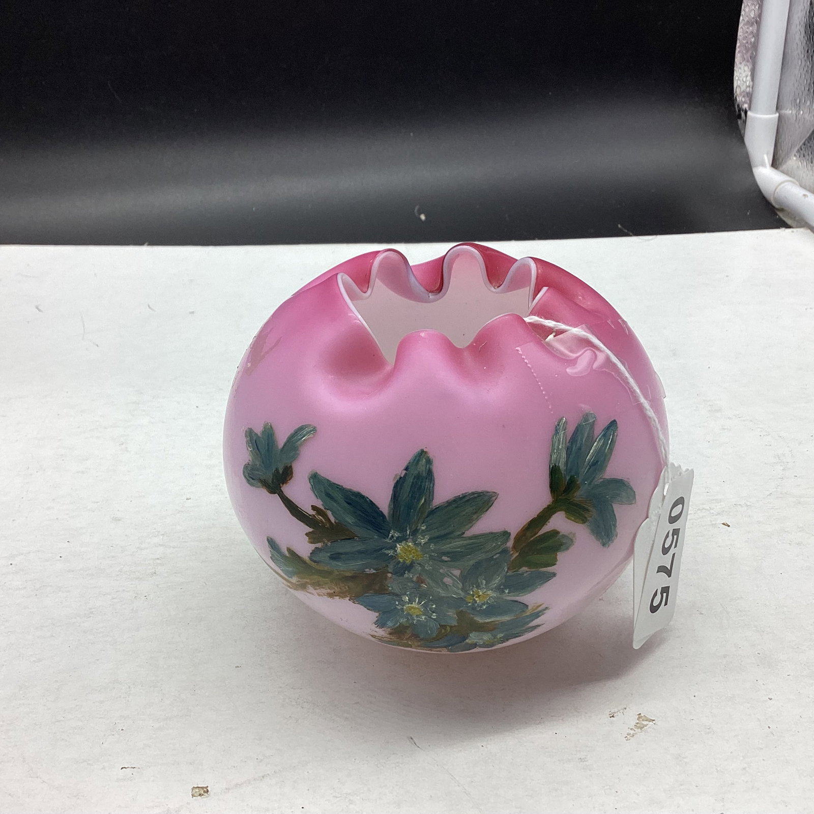FENTON ART GLASS HAND PAINTED ROSE BOWL HAND BLOWN: 3 1/2" TALL GOOD SHAPE