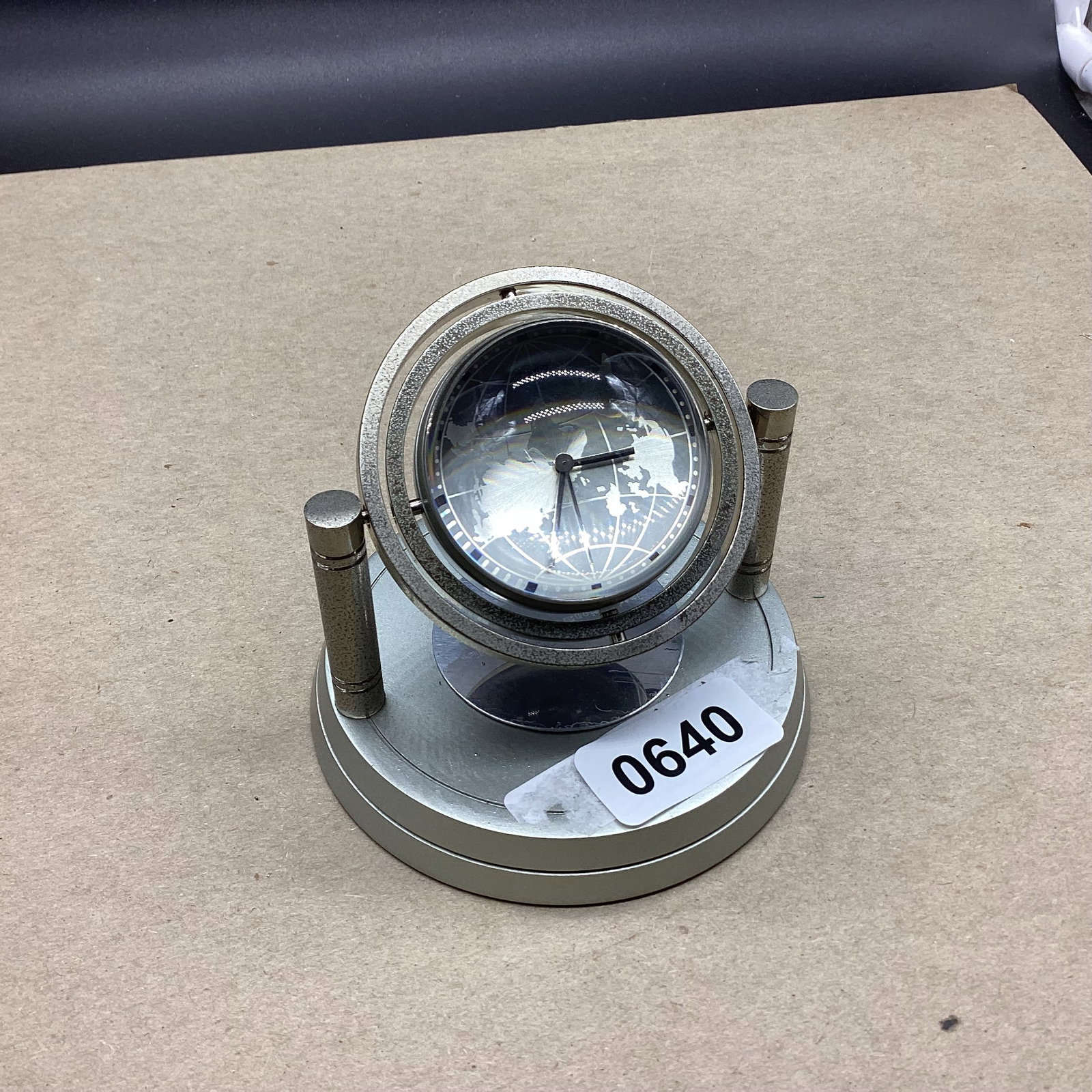 CELESTIAL SILVER QUARTZ DESK CLOCK W/MSU LOGO - 2