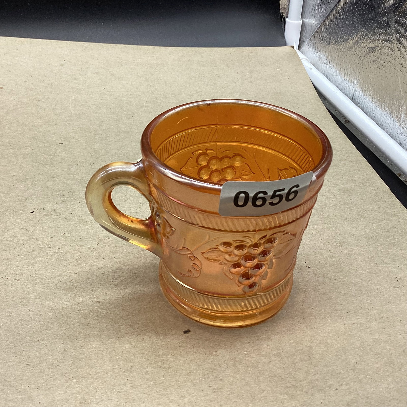 DUGAN CARNIVAL GLASS BANDED GRAPE MUG: 3" TALL GOOD SHAPE