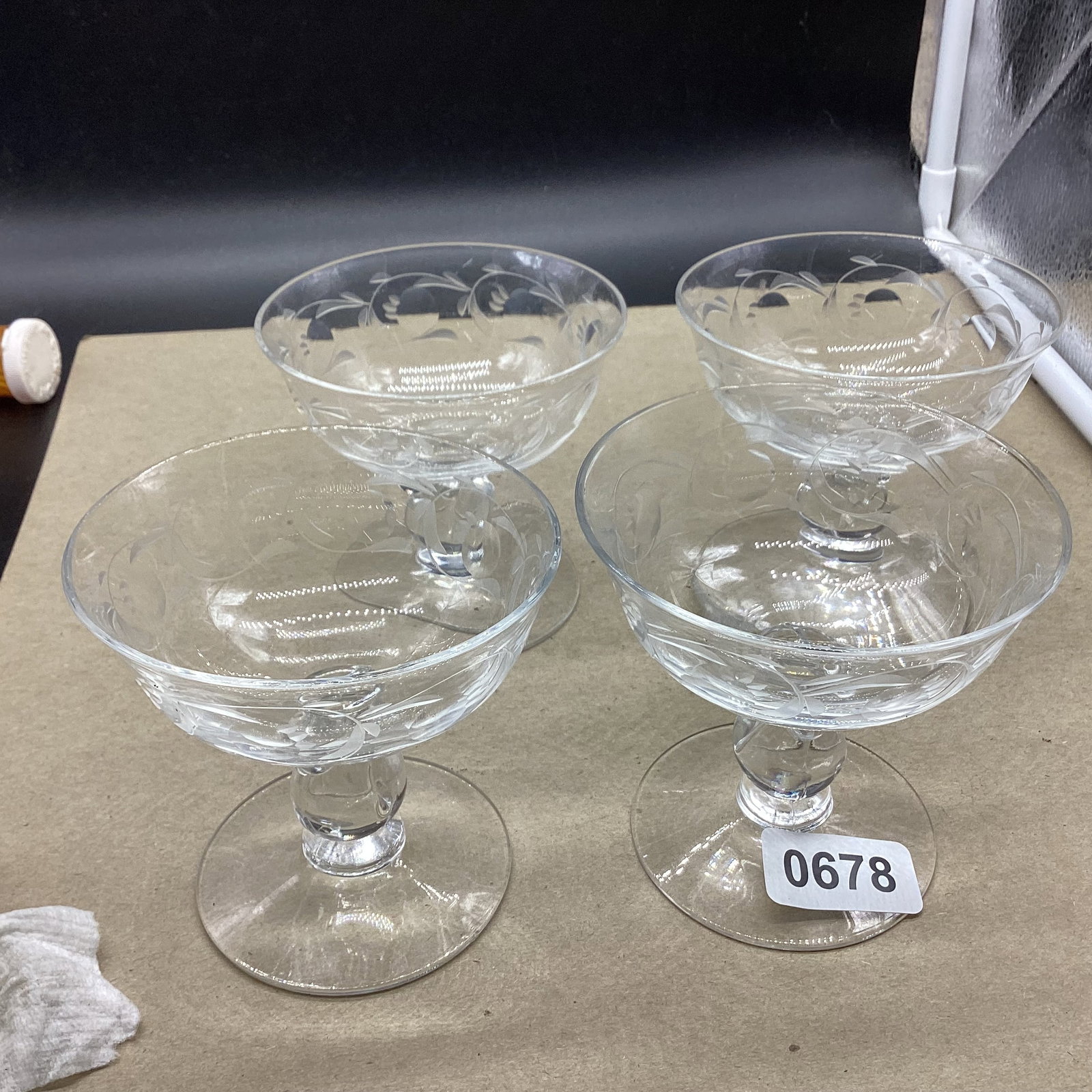 4 HEISEY LARRIAT MOONGLO PATTERN SHERETS: 3 3/4" TALL GOOD SHAPE