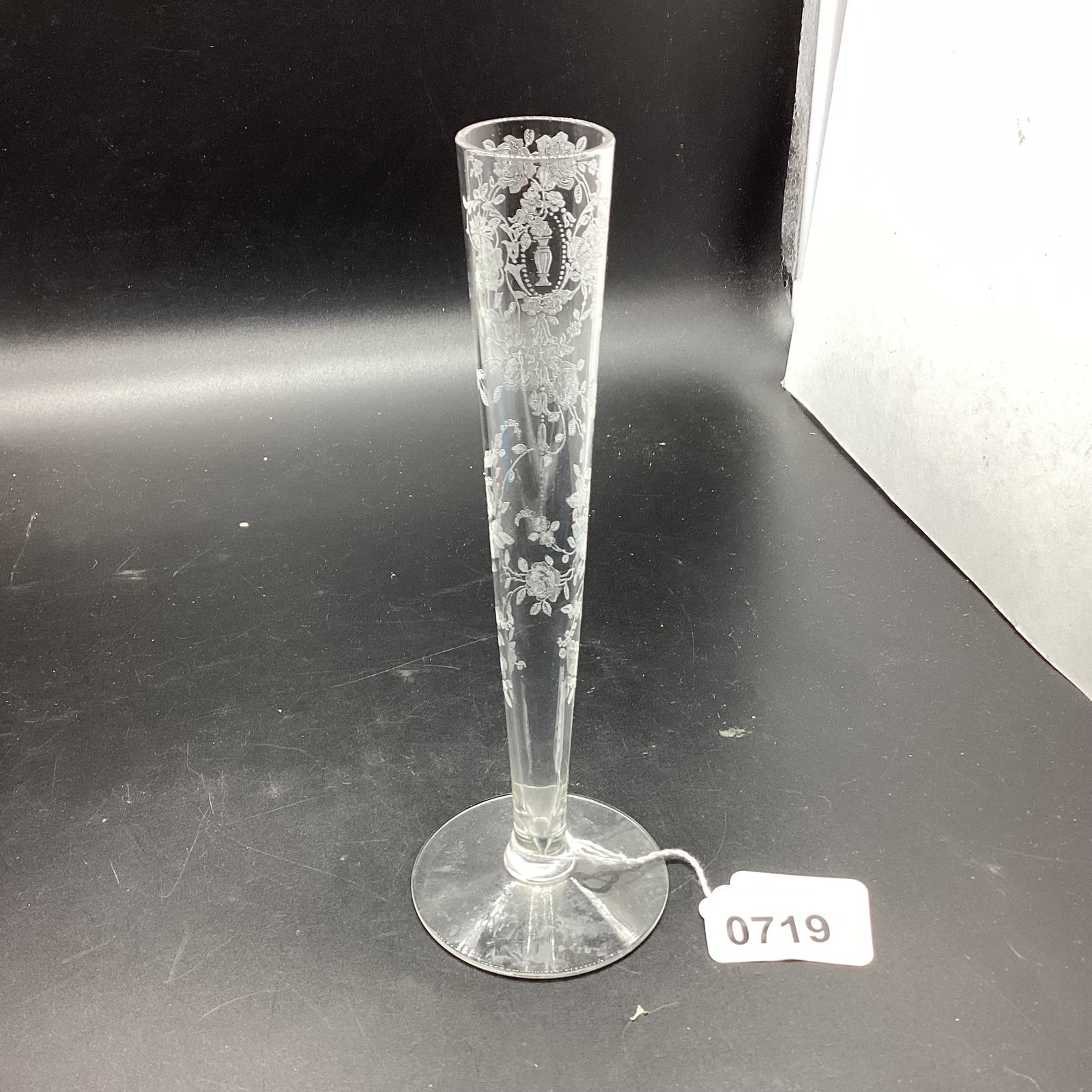 TIFFIN GLASS CHEROKEE ROSE BUD VASE: 8" TALL GOOD SHAPE