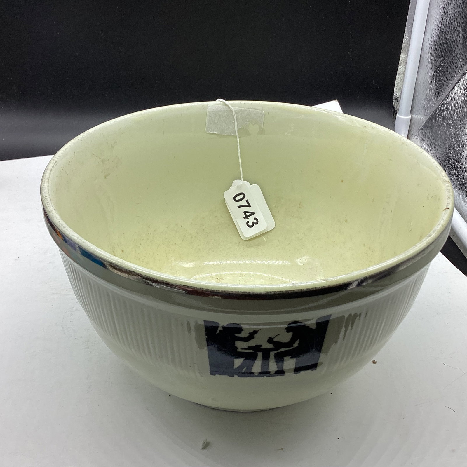 HALL TAVERN SILOUTTE MIXING BOWL: 5 X 8 1/2 GOOD SHAPE