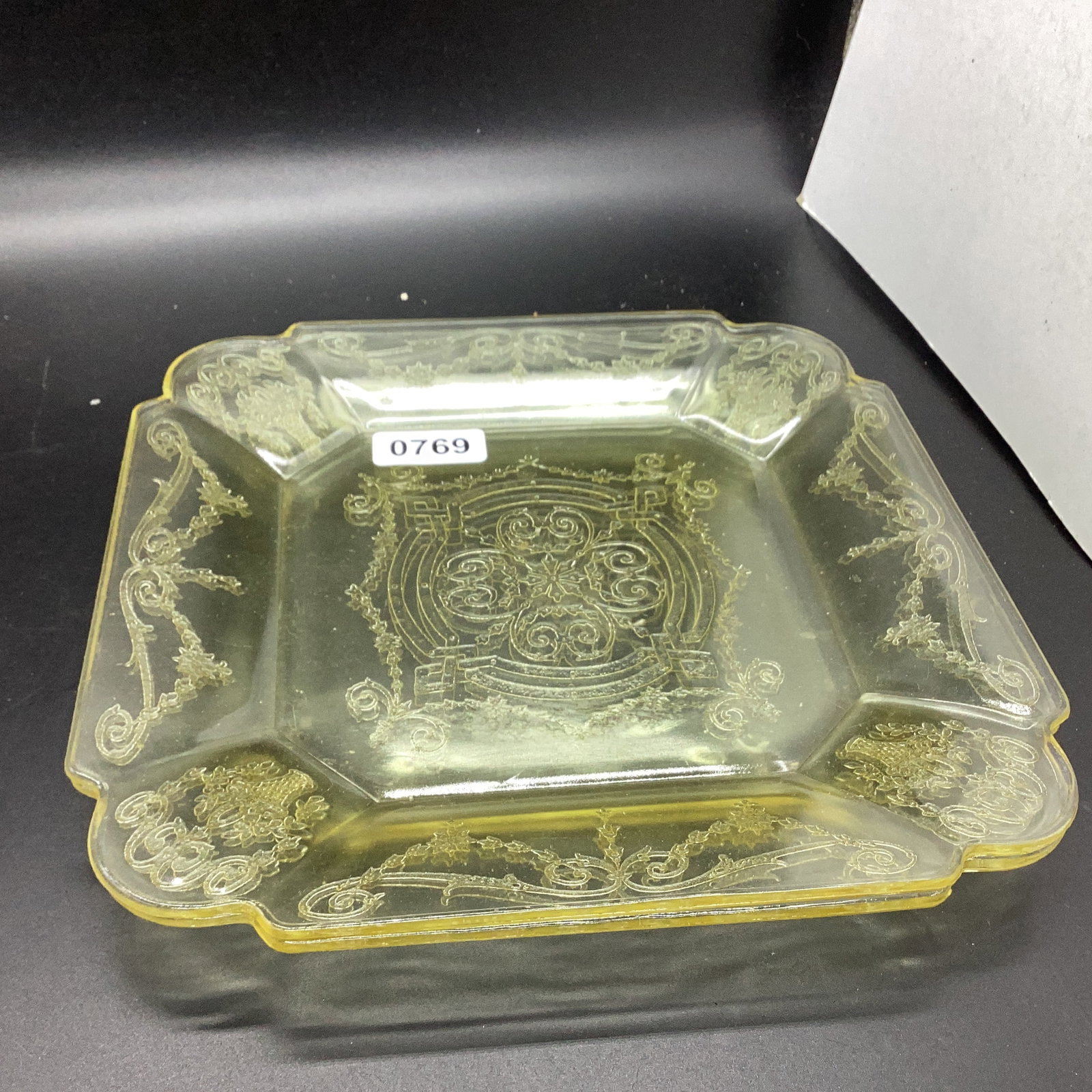2 DEPRESSION LORIAN PATTERN DINNER PLATE: 10 1/4 GOOD SHAPE