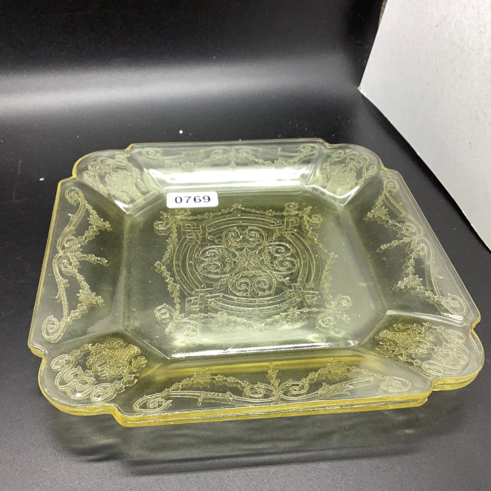 2 DEPRESSION LORIAN PATTERN DINNER PLATE - 2