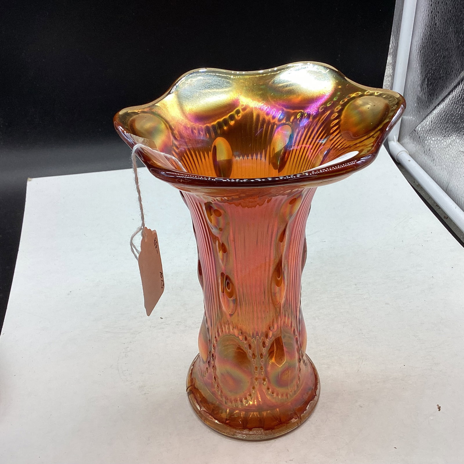 IMPERIAL BULLS EYE PATTERN CARNIVAL GLASS VASE: 7 1/4 TALL GOOD SHAPE