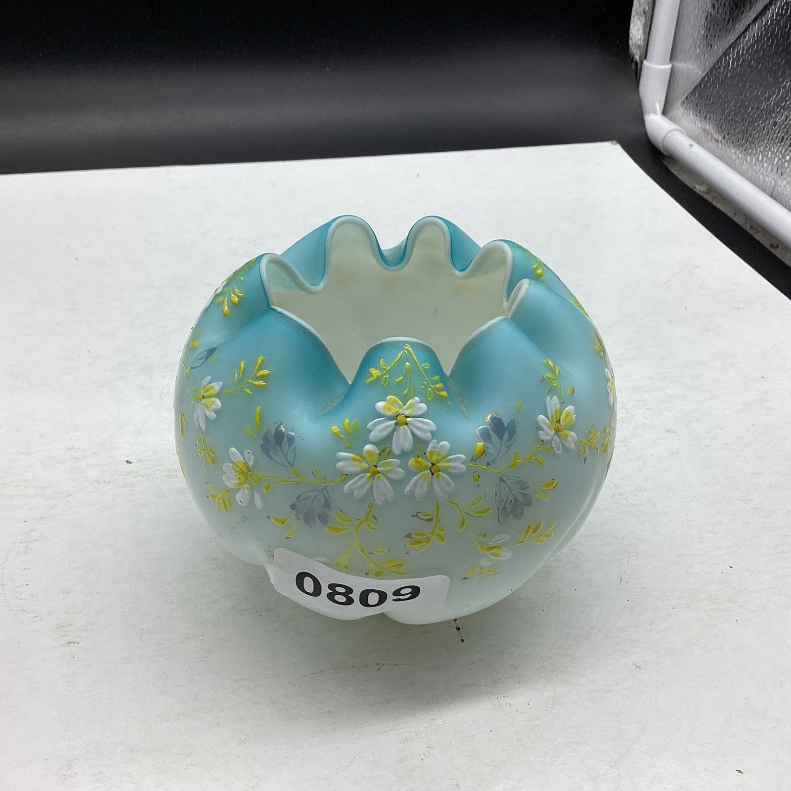 VINTAGE MT WASHINGTON HAND BLOWN ROSE BOWL: 3 1/2 X 4 GOOD SHAPE