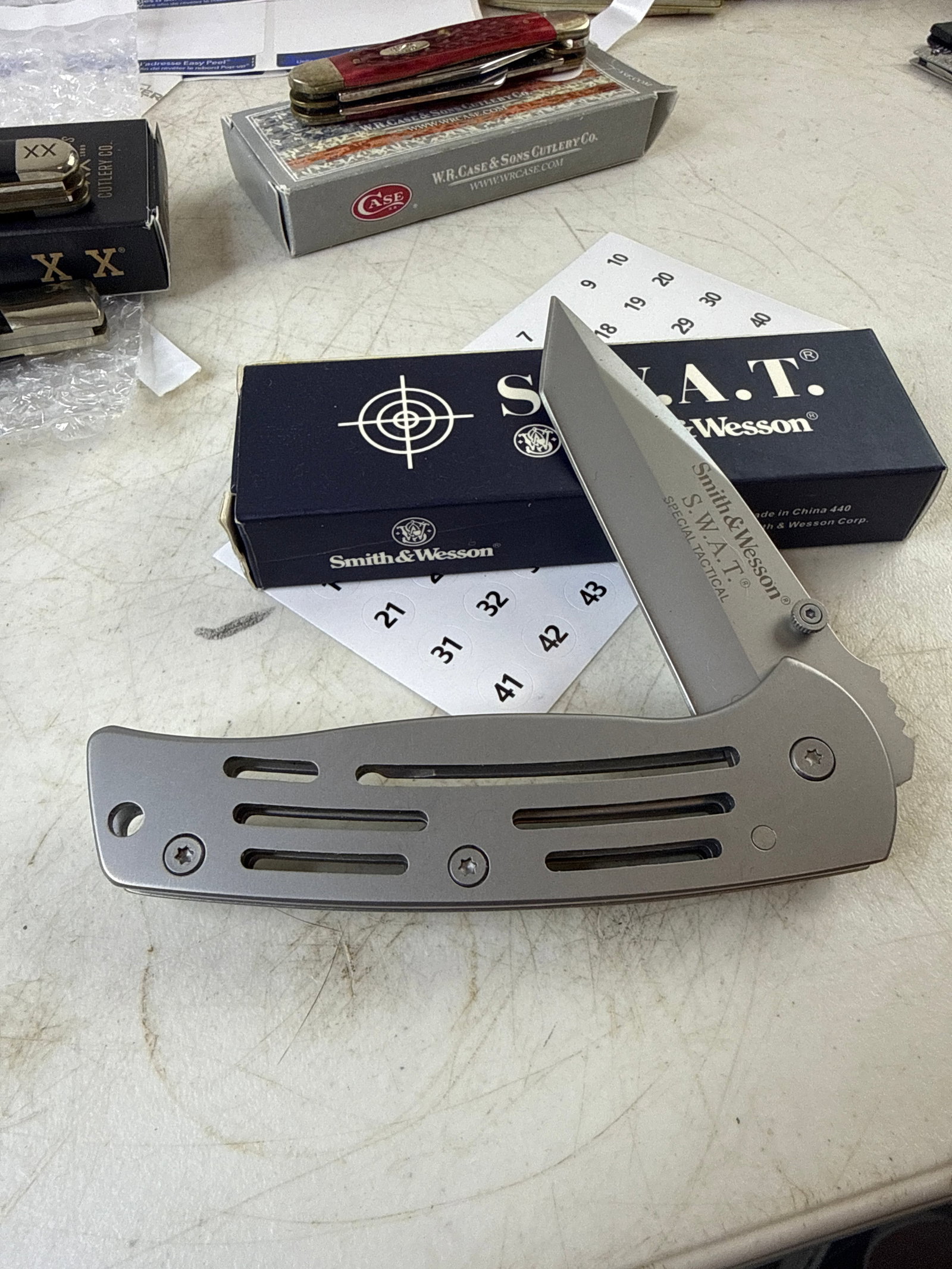 Smith and Wesson Swat tactical with noc: Never used in box