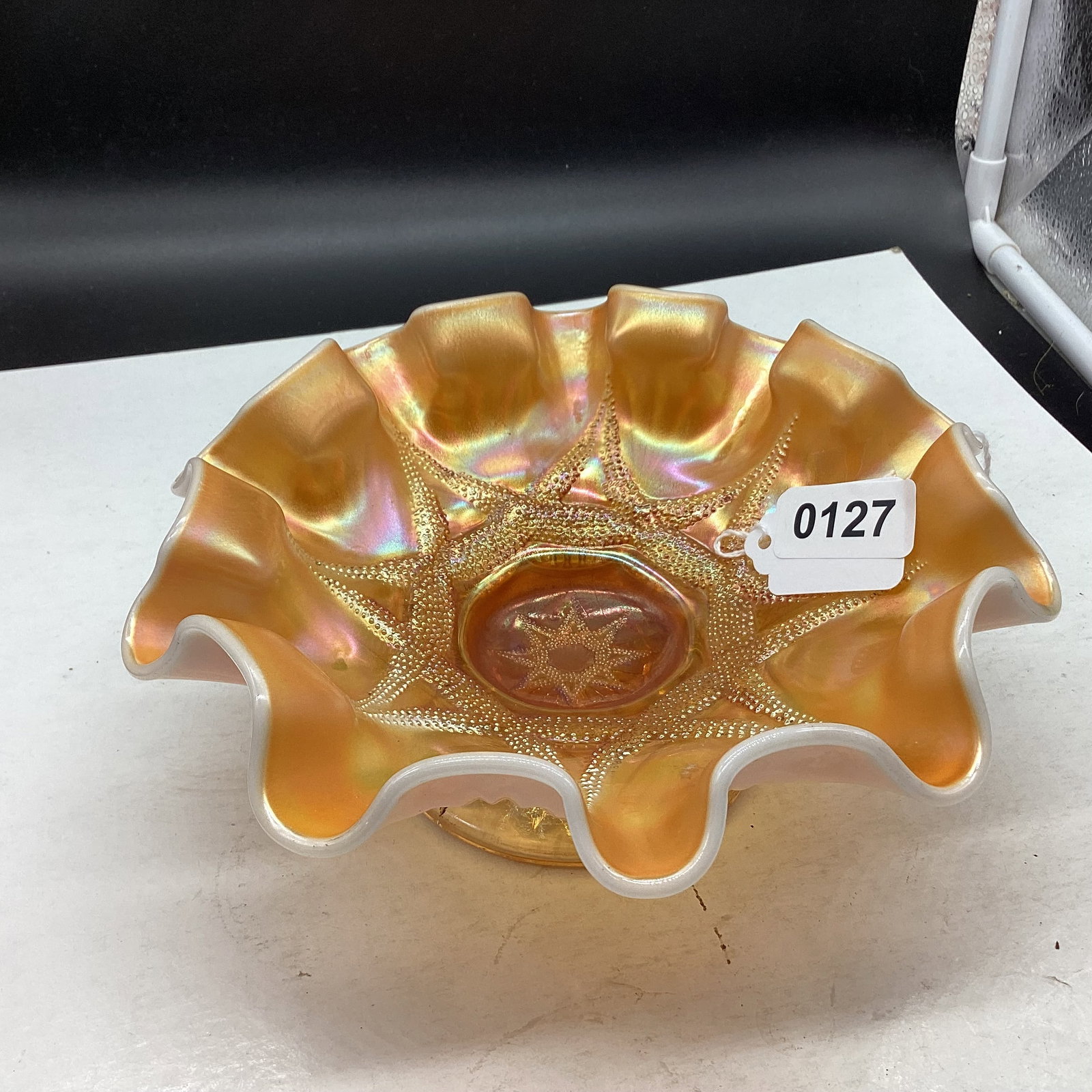 VINTAGE DUGAN CARNIVAL GLASS SKI PEACH OPAL SCALLOPED BOWL (1 of 2)