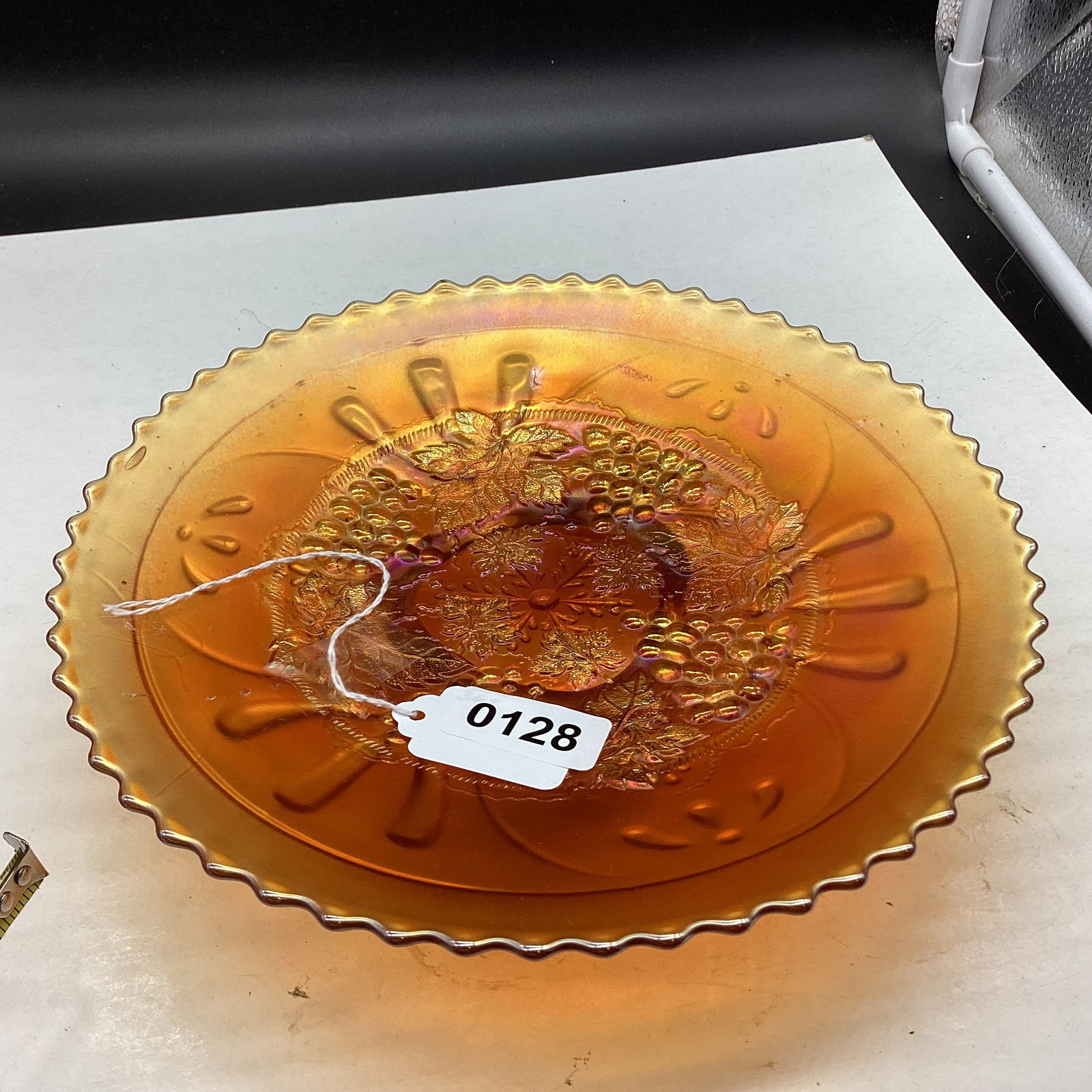VINTAGE IMPERIAL CARNIVAL GLASS GRAPE & LEAVES BOWL (1 of 2)