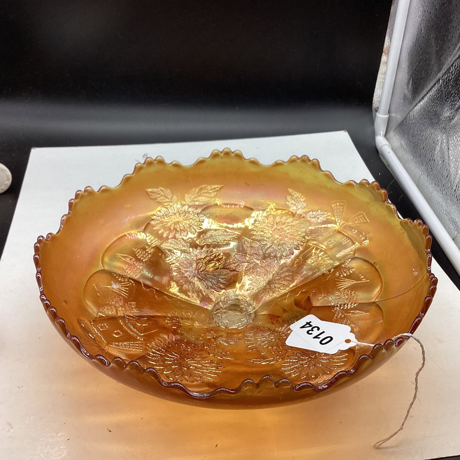 VINTAGE FENTON CHRYSANTHEMUN PATTERN MARIGOLD BOWL
