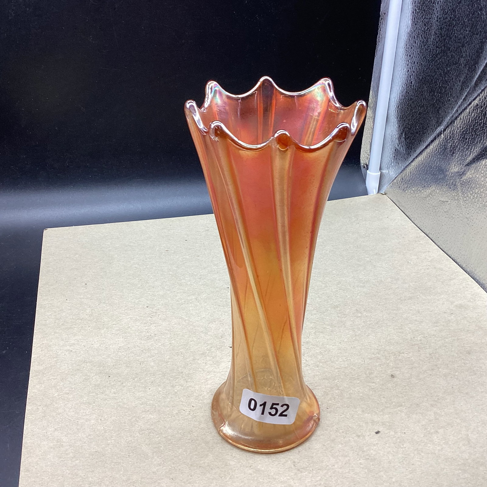 VINTAGE DUGAN WIDE RIB MARIGOLD CARNIVAL VASE (1 of 1)