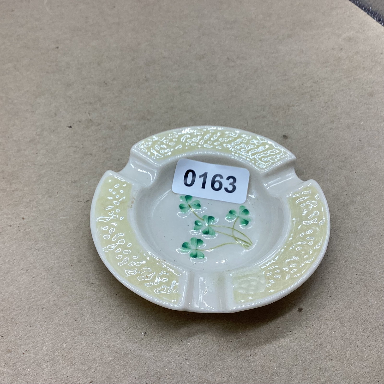 VINTAGE BELEEK ASH TRAY W/COVERLEAF PATTERN: 4 1/4" W GOOD SHAPE