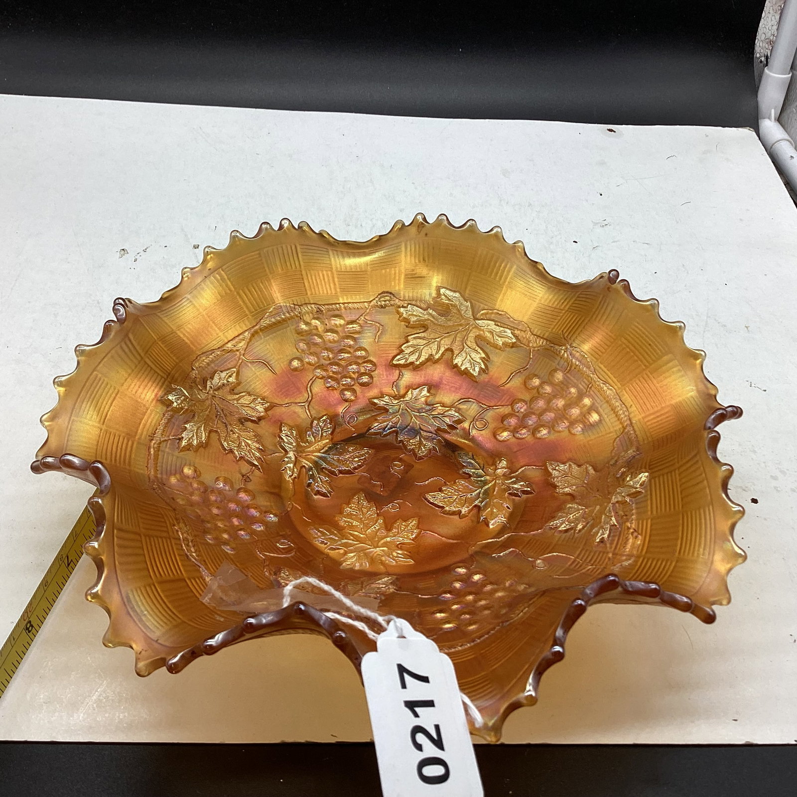 NORTHWOOD MARIGOLD GRAPE & CABLE CARNIVAL BOWL (1 of 2)