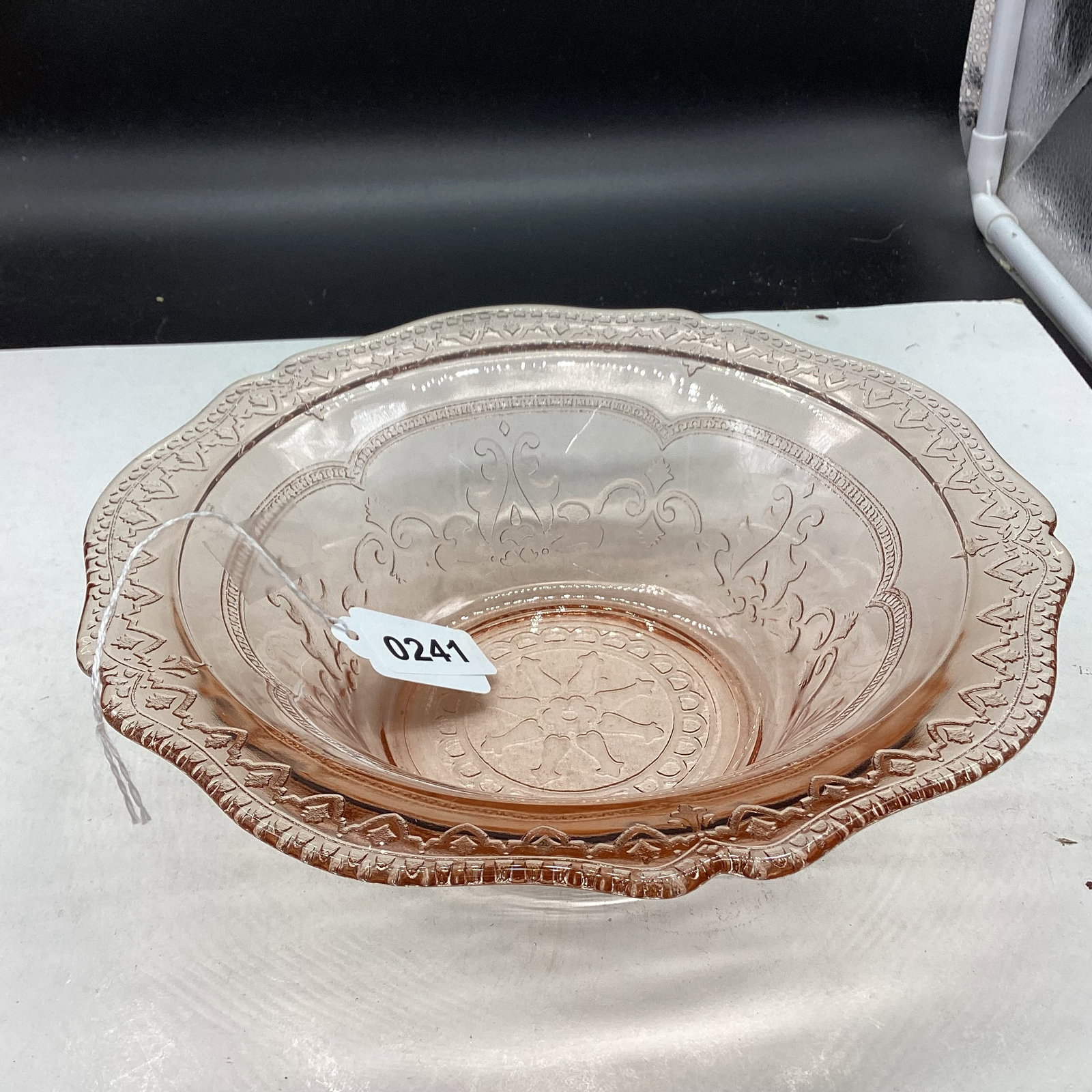 DEPRESSION PINK SPOKE OR PATRITCIAN LARGE BERRY BOWL: 8 3/4" WIDE GOOD SHAPE