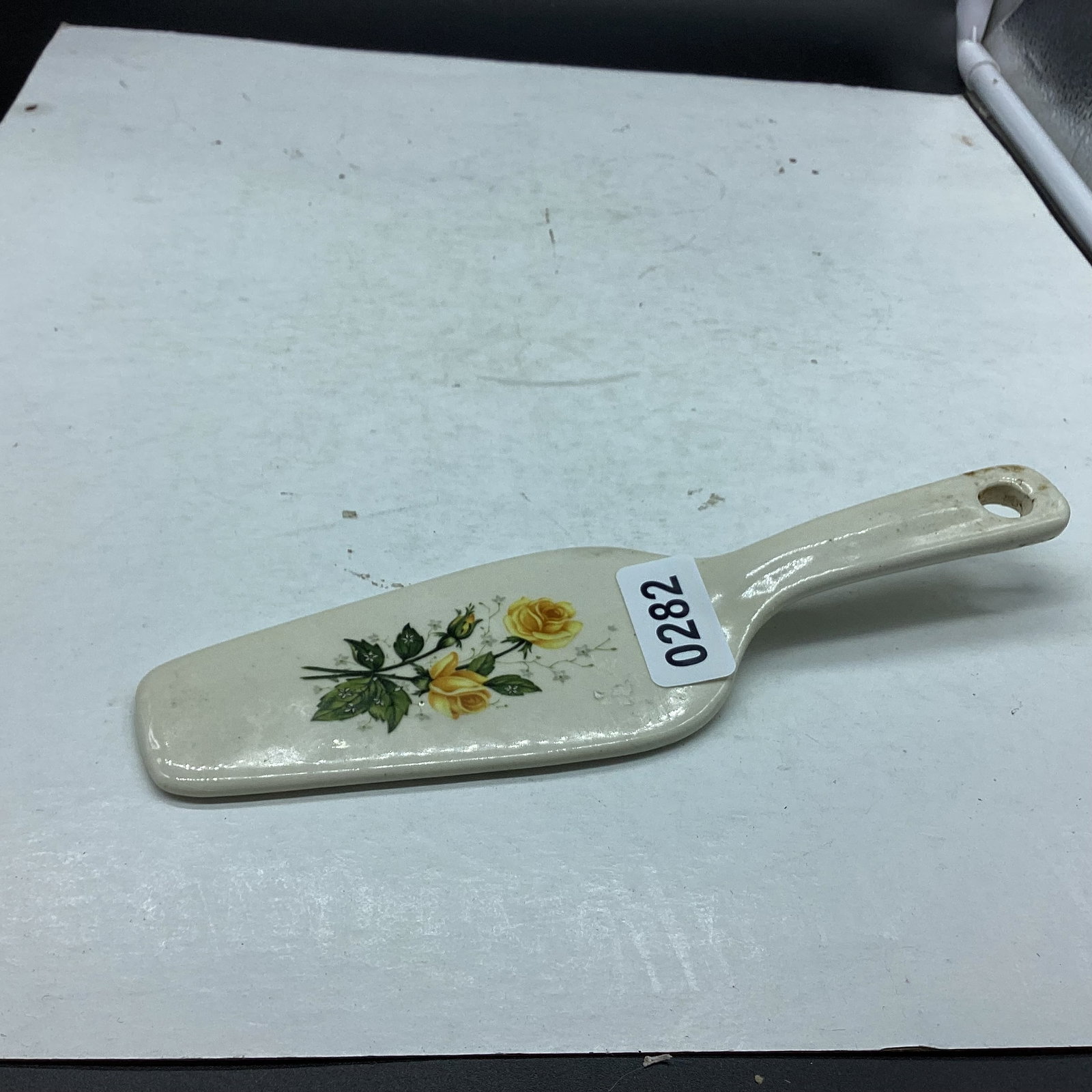 PORCELIAN PIE KNIFE: 8 1/2" GOOD SHAPE