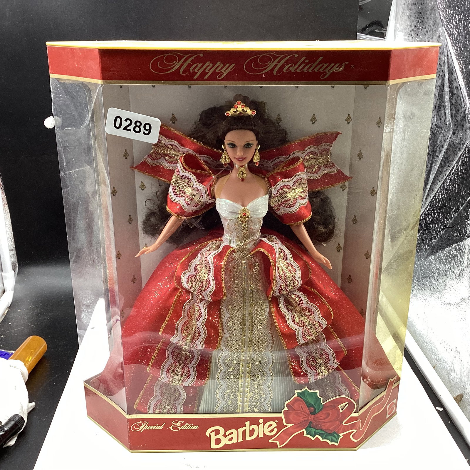 HAPPY HOLIDAY BARBIE DOLL 1997: GOOD SHAPE