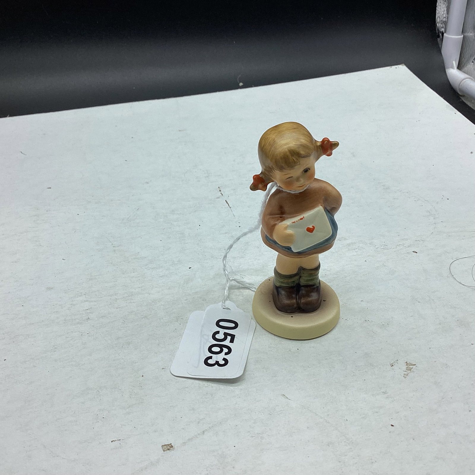 HUMMEL FIGURINE MESSAGE OF LOVE (1 of 2)