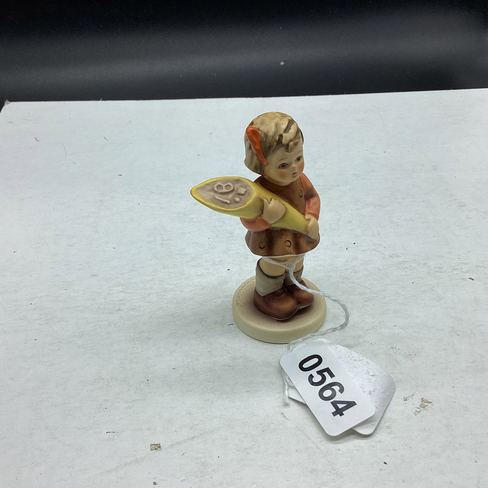 HUMMEL FIGURINE A SWEET OFFERING: 3 1/2" TALL GOOD SHAPE