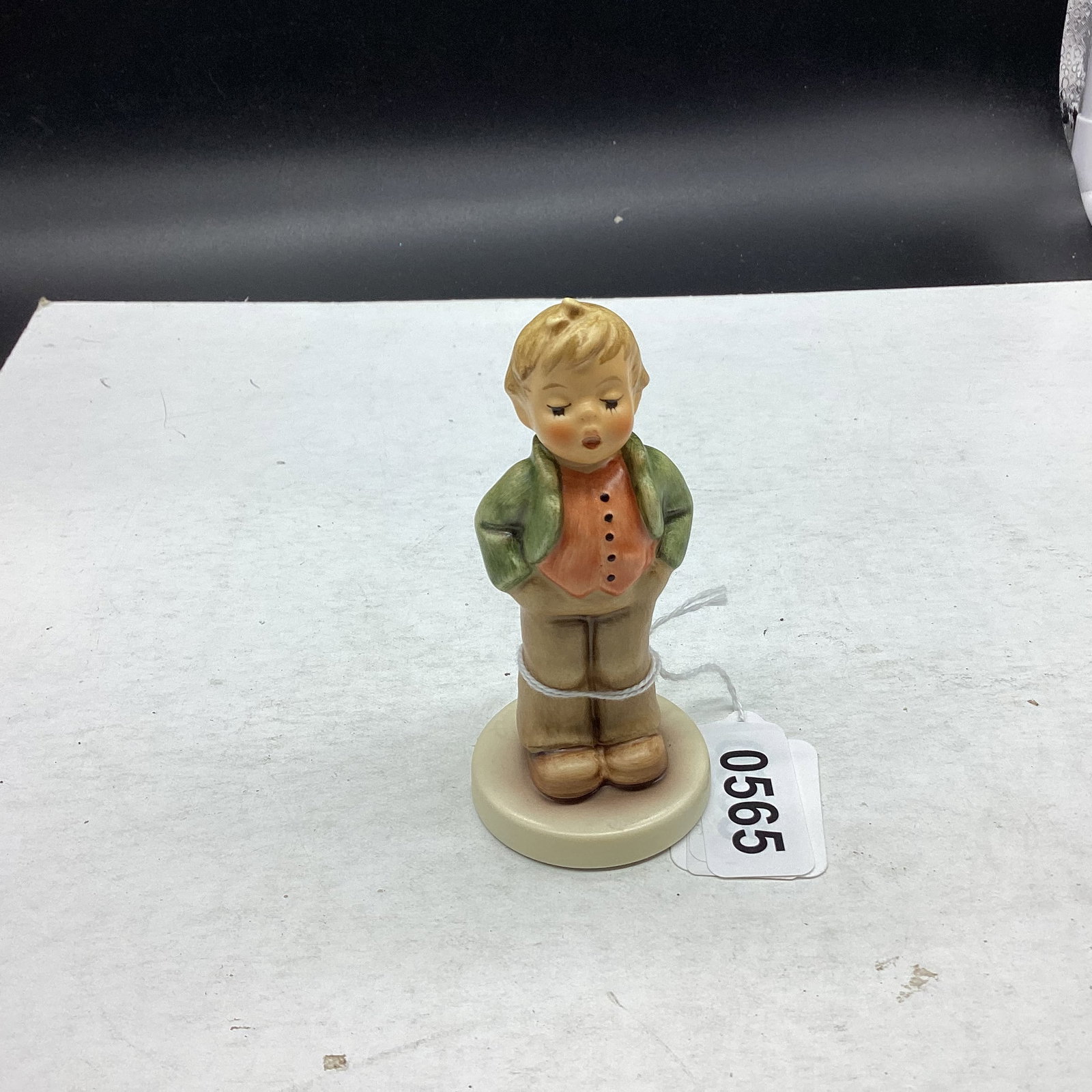 HUMMEL FIGURINE STEADFAST SOPRANO: 4" TALL GOOD SHAPE
