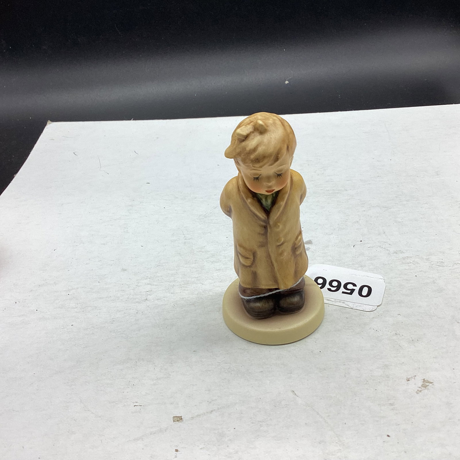 HUMMEL FIGURINE TWO SHY TO SING