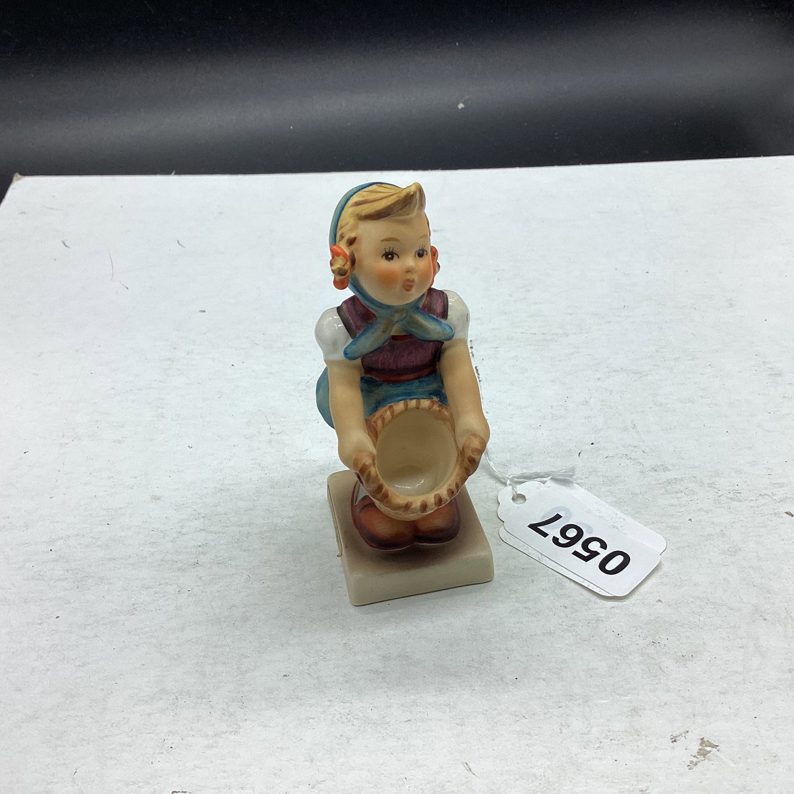 HUMMEL FIGURINE LITTLE HELPER: 4" TALL GOOD SHAPE