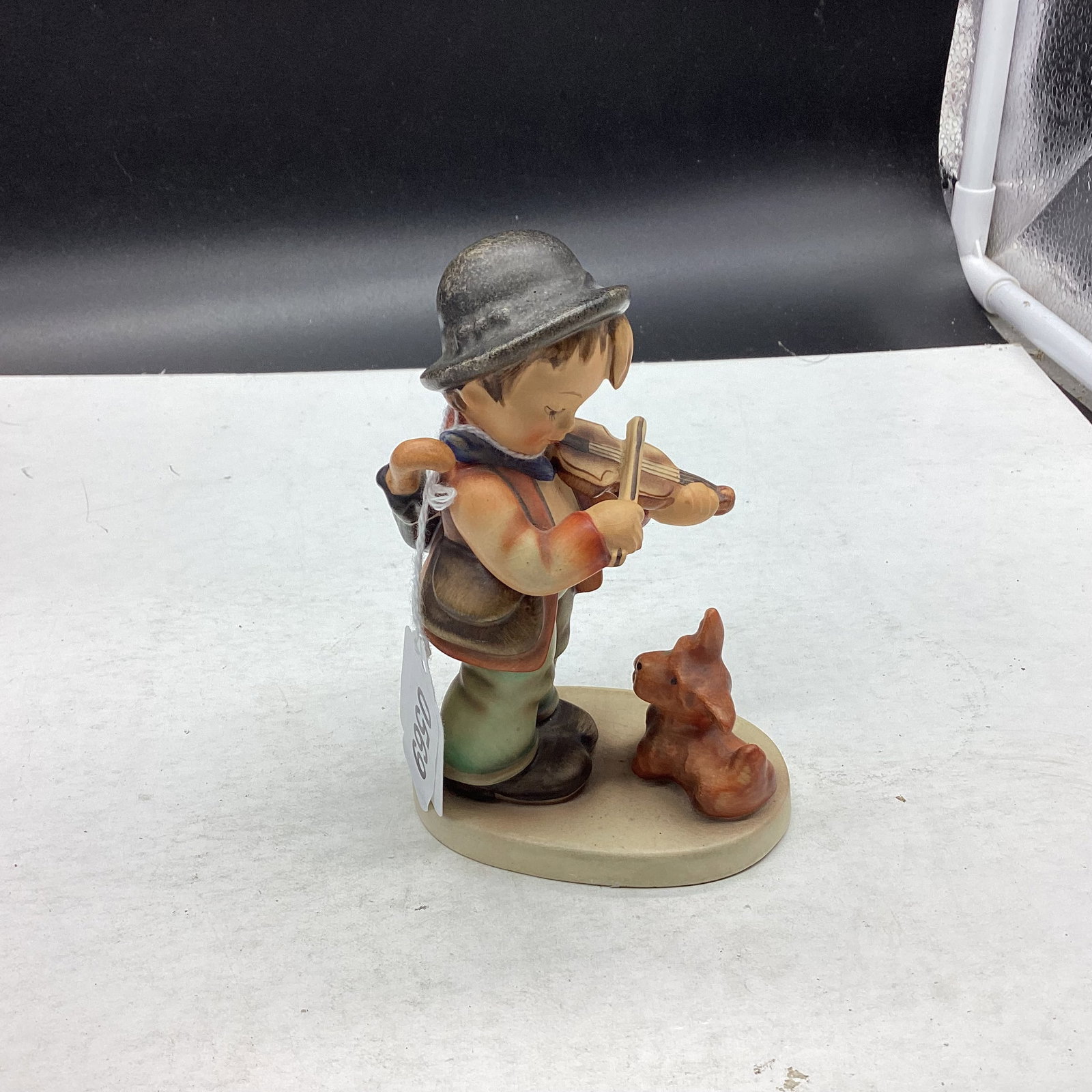 HUMMEL FIGURINE PUPPY LOVE #1