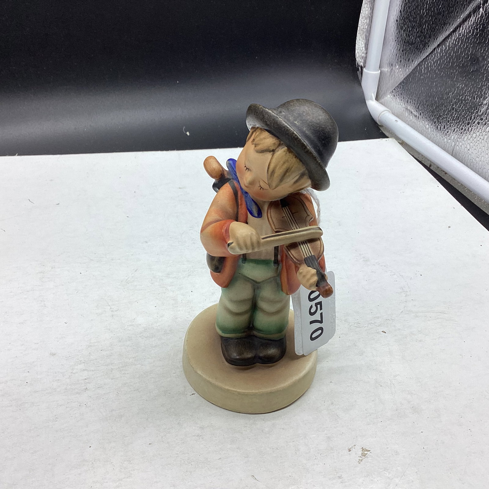 HUMMEL FIGURINE LITTLE FIDDLER #4: 5 1/2" TALL GOOD SHAPE