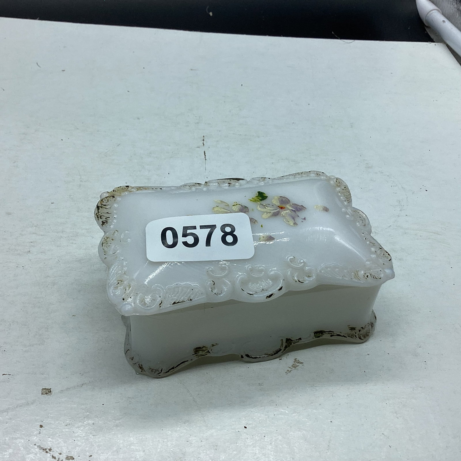 VICTORIAN MILK GLSS BOX (1 of 1)