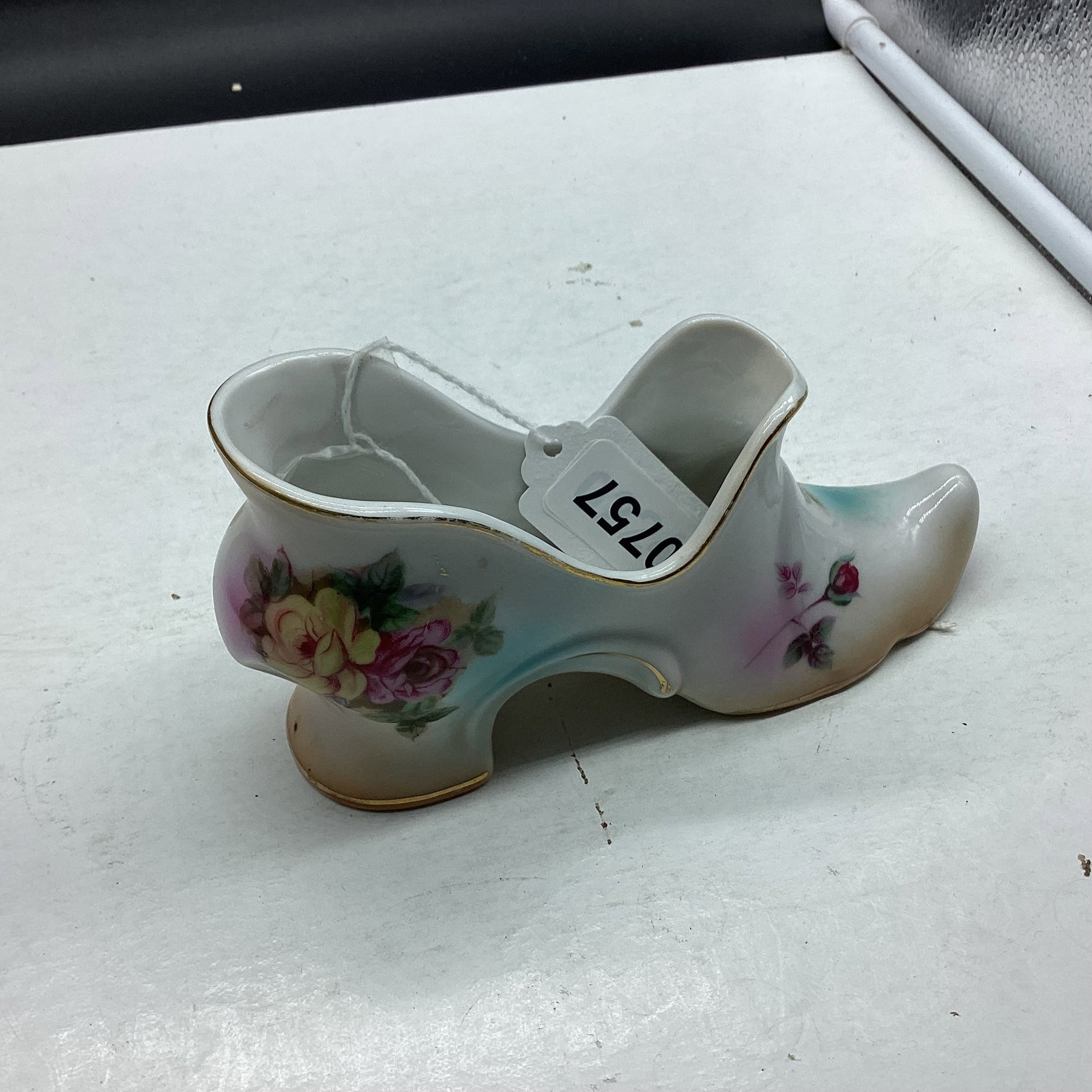 PORCELIAN SHOE: 3 1/4 X 6 1/4 GOOD SHAPE