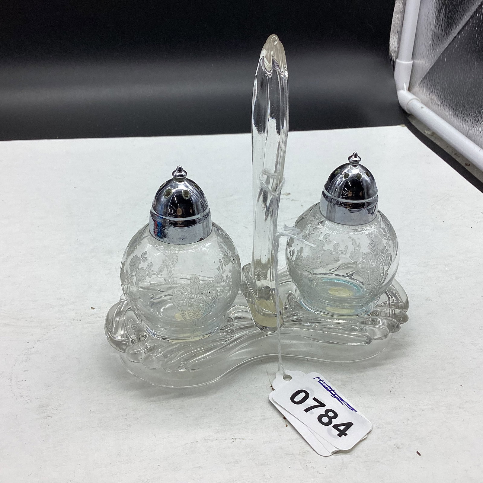 CAMBRIDGE ROSE POINT SALT & PEPPER SET ON TRAY (1 of 2)