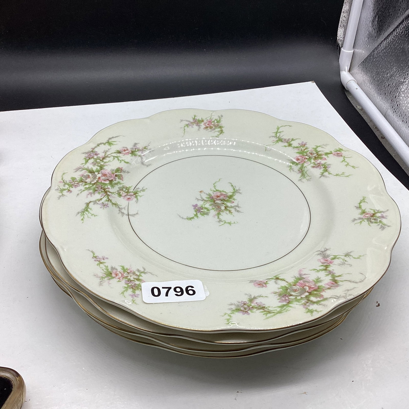 4 ROSLINDE DINNER PLATES BY HAVILAND: 10 1/4" GOOD SHAPE