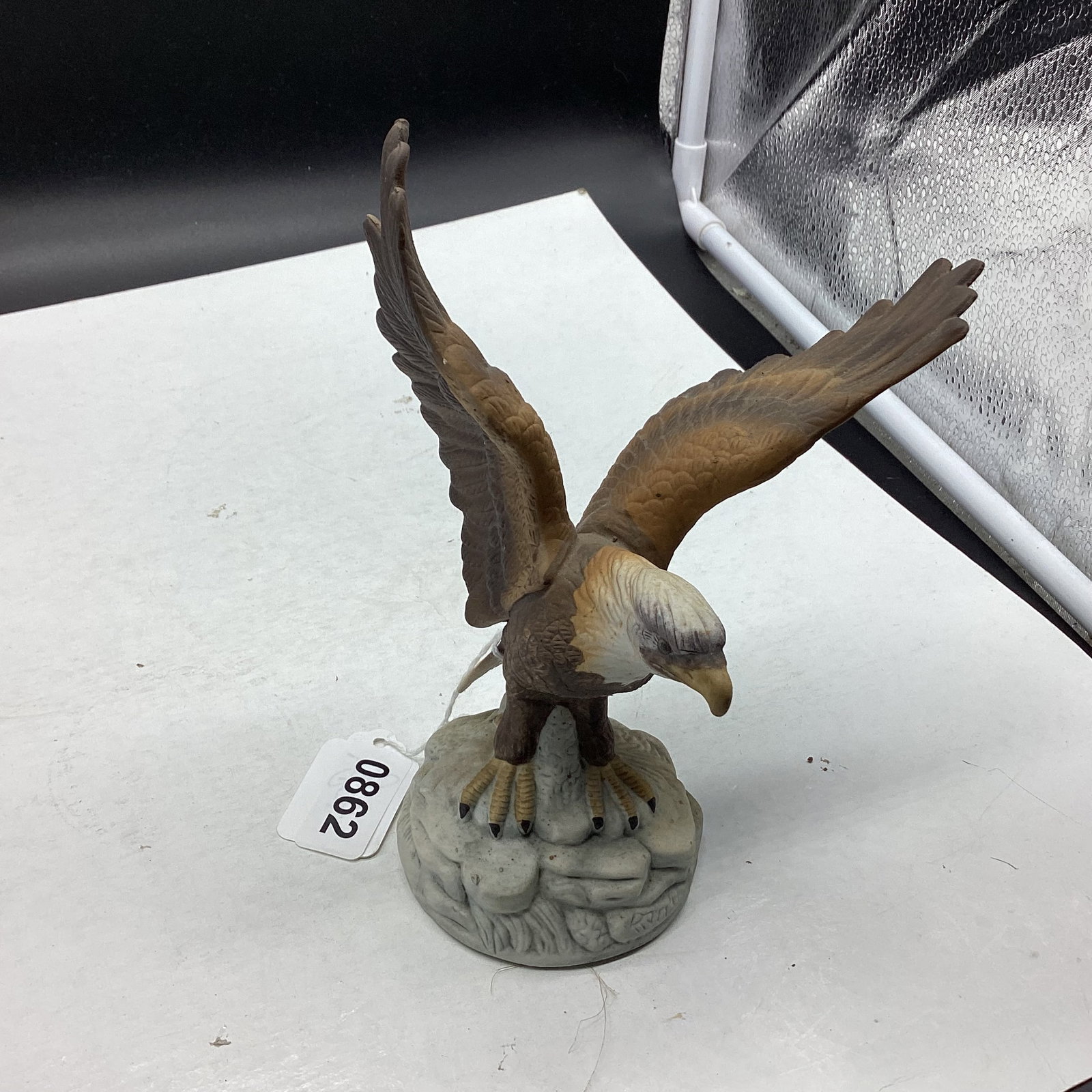 PORCELIAN EAGLE BIRD FIGURNE (1 of 2)
