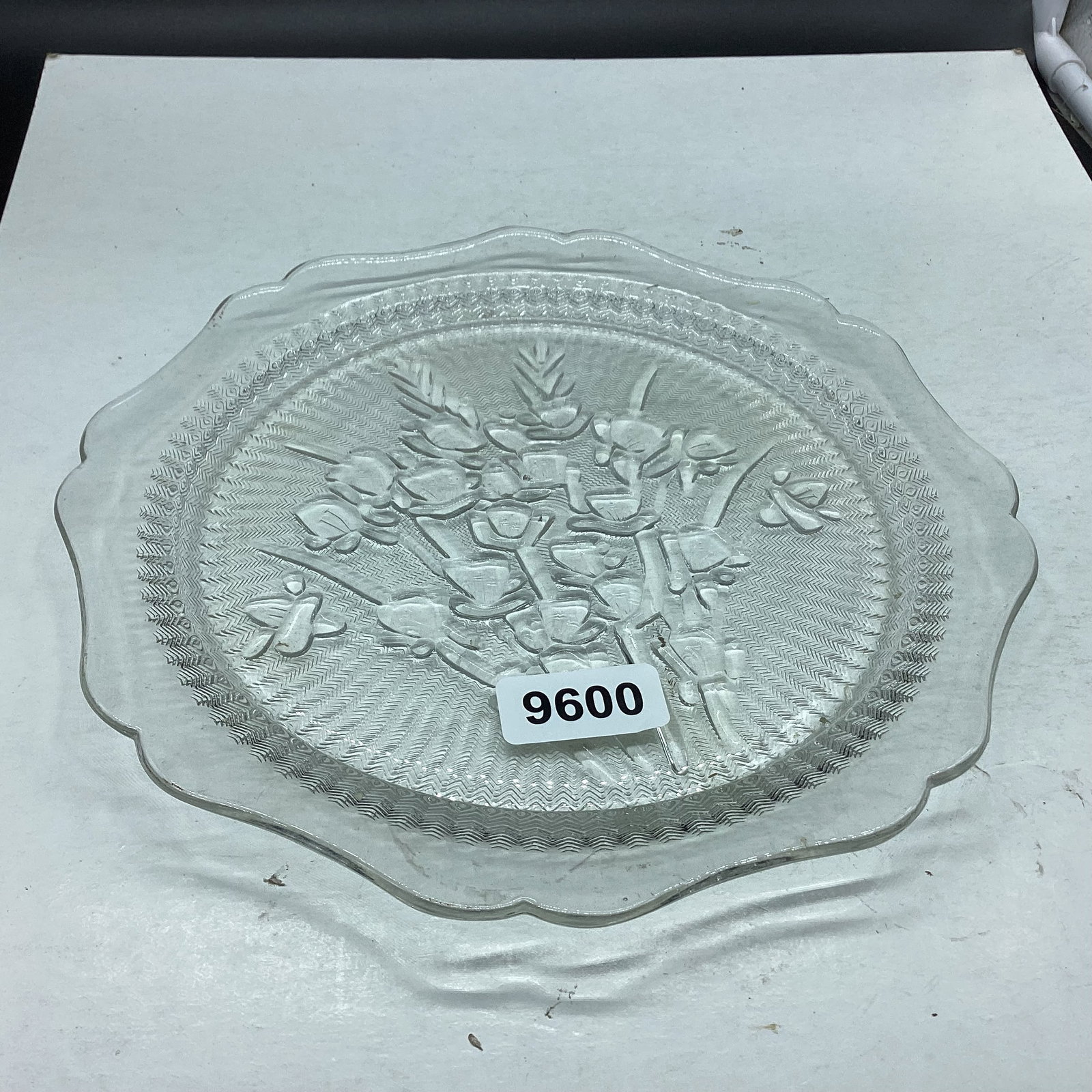 DEPRESSION IRIS & HERRINGBONE DINNER PLATE