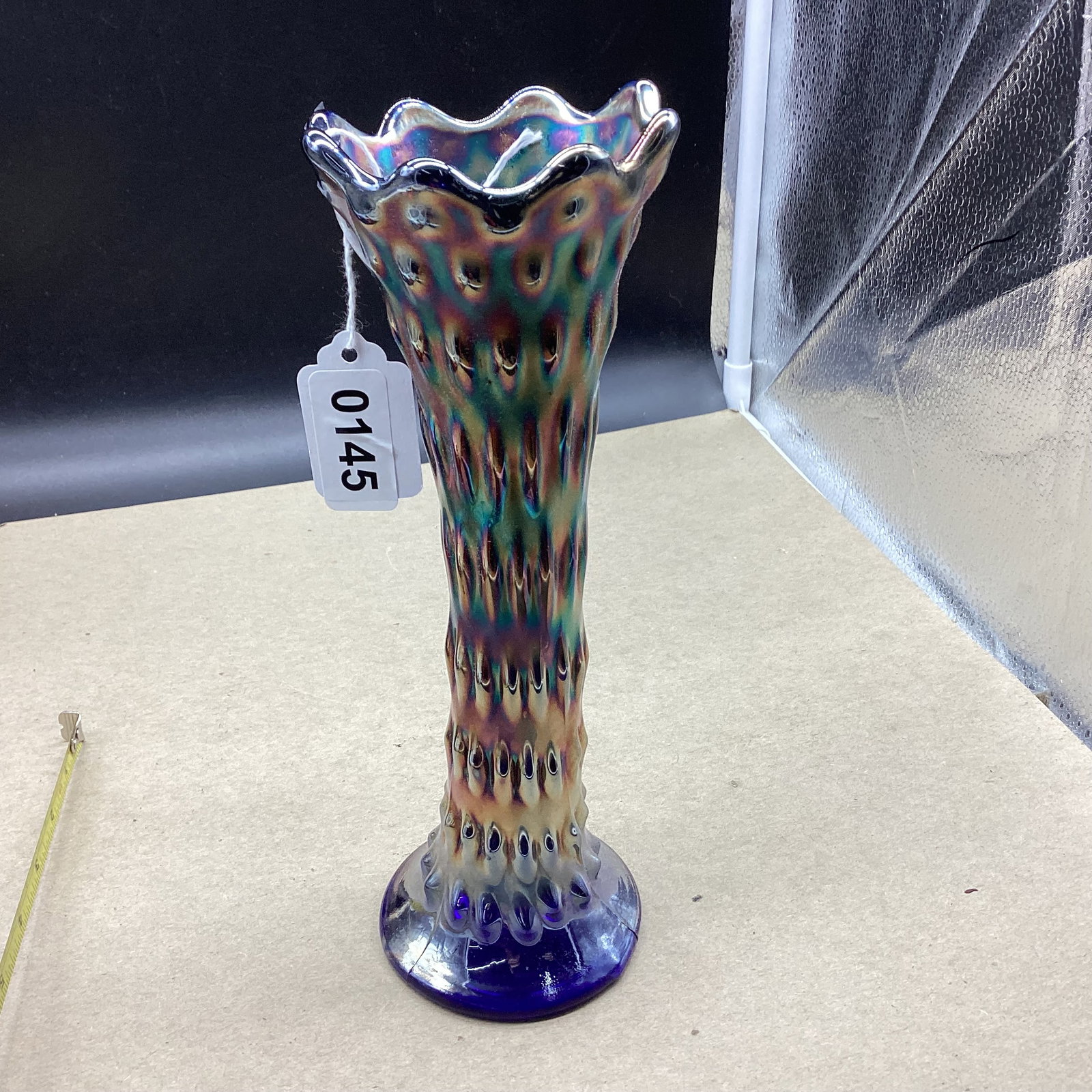 VINTAGE FENTON TREE TRUNK PATTERN CARNIVAL VASE: 9 1/2 TALL X 3 1/2 WIDE GOOD SHAPE