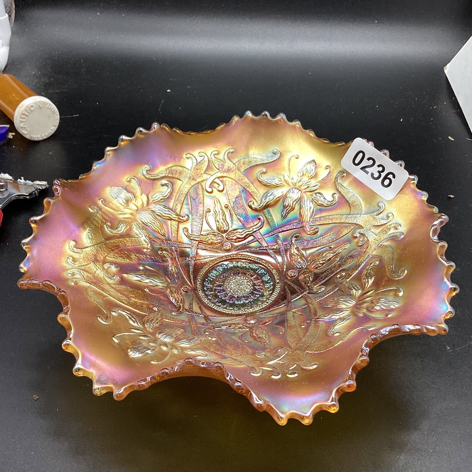 NORTHWOOD FOOTED RUFFLED WISHBONE PATTERN BOWL (1 of 2)