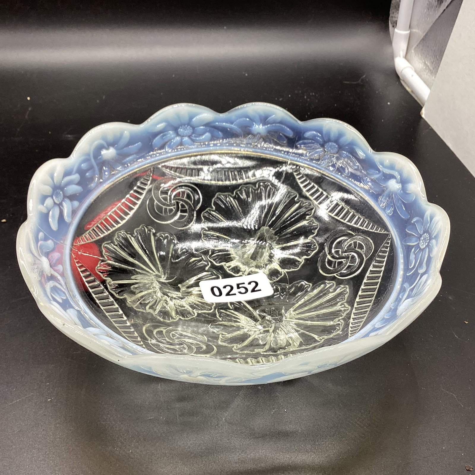 JEFFERSON/NORTHWOOD RUFFLES & RINGS DAISY BAND WHITGE OPALESCENT BOWL: 8" WIDE GOOD SHAPE