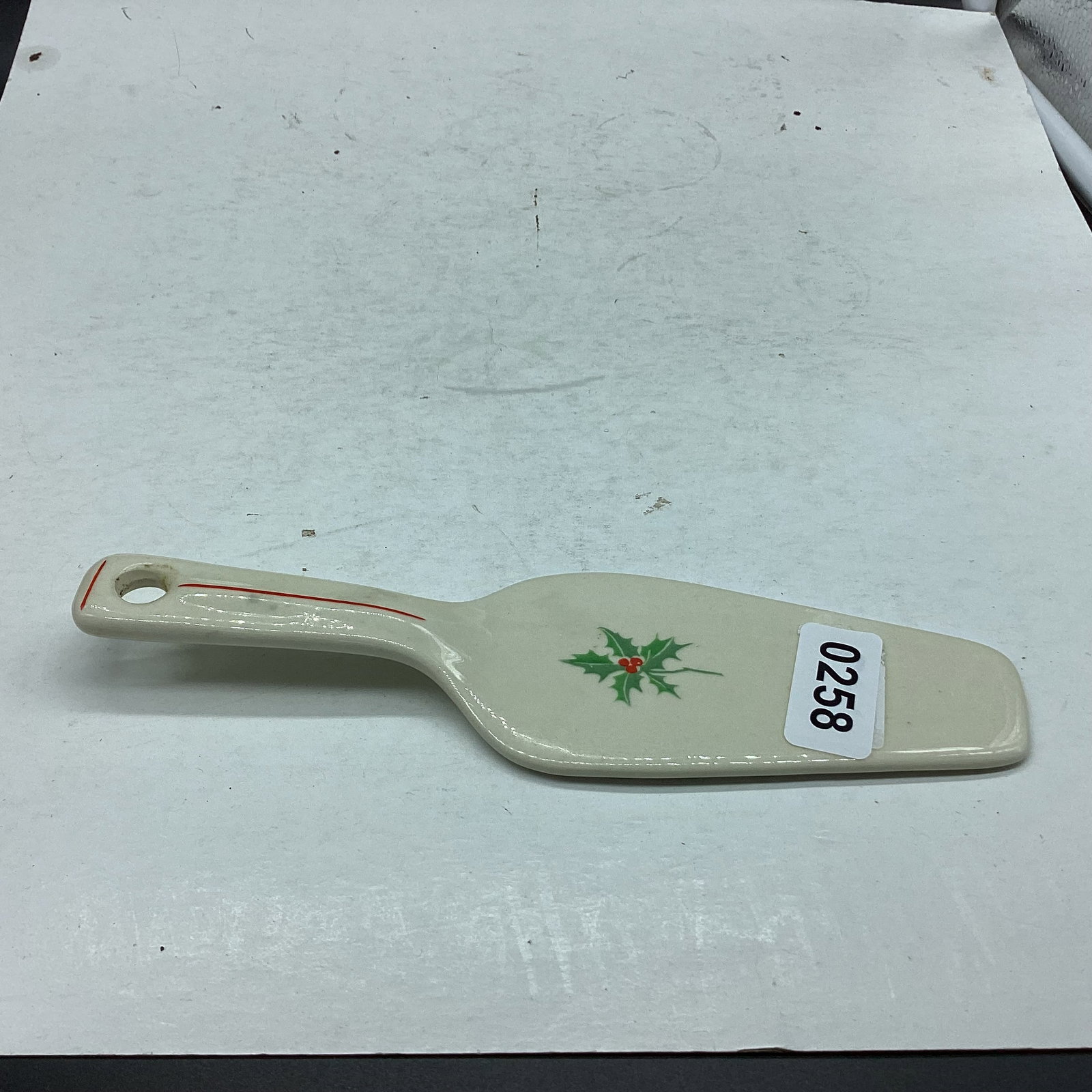 PORCELIAN PIE SERVER: 8 1/2" WIDE GOOD SHAPE