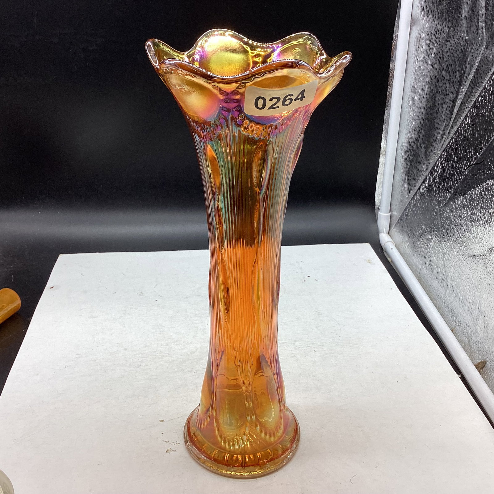 IMPERIAL BEADED BULLS EYE CARNIVAL VASE: 10 3/4" TALL GOOD SHAPE