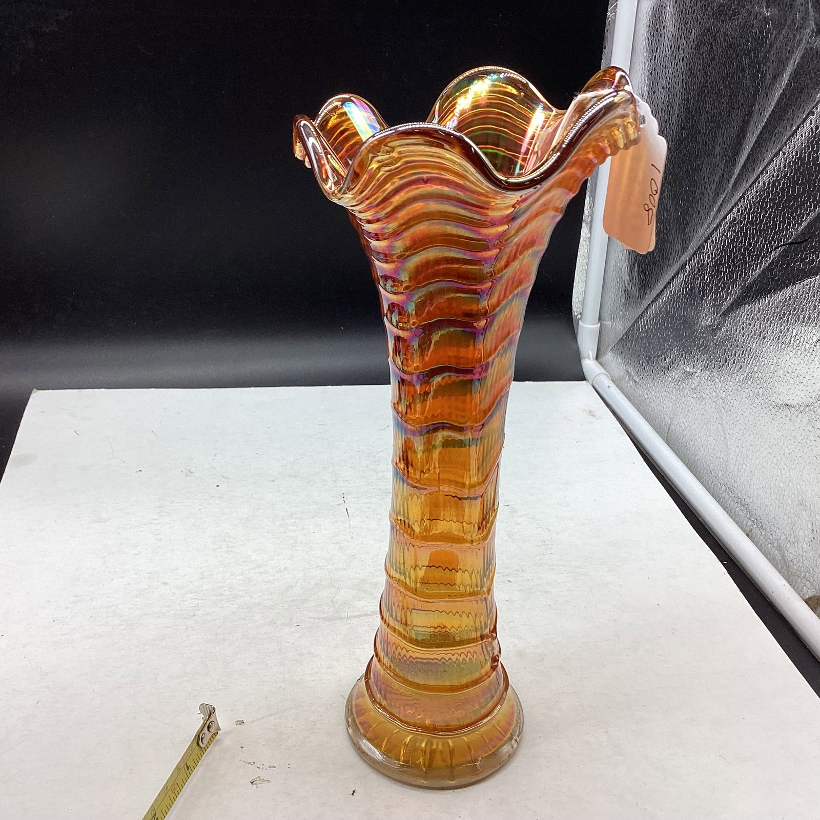 IMPERIAL GLASS RIPPLE PATTERN CARNIVAL VASE: 10 1/4" TALL GOOD SHAPE