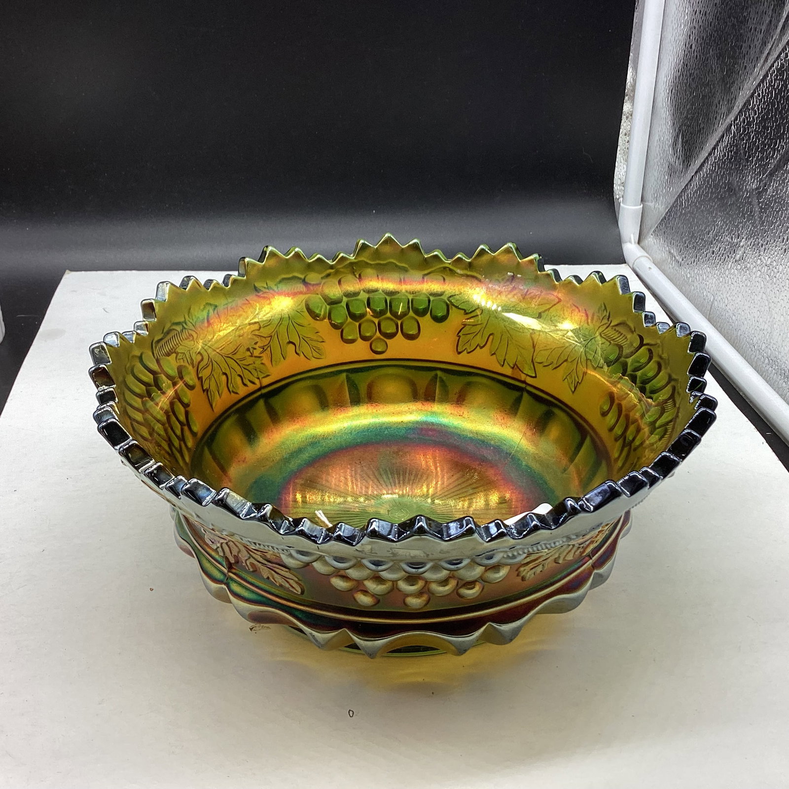 VINTAGE NORTHWOOD GRAPE & CABLE W/THUMB PRINT CARNIVAL BOWL: 3 3/4 X 9 GOOD SHAPE