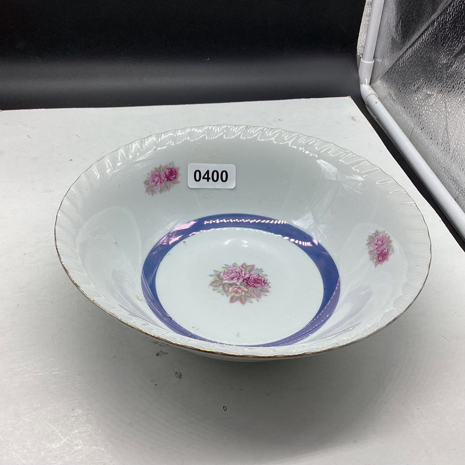 PORCELIAN BOWL W/FLOWER DESIGN JAPAN: 8 3/4 W GOOD SHAPE