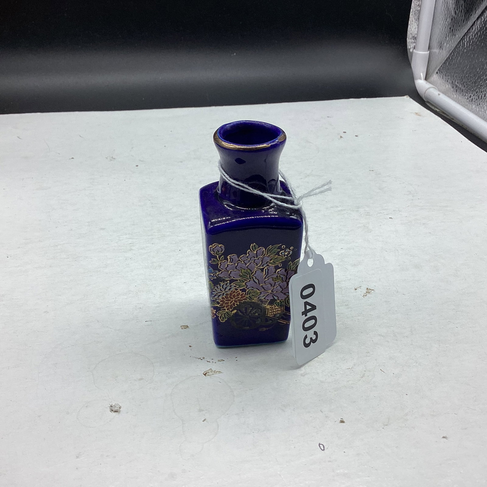 BLUE PORCELIAN MINATURE VASE JANANESE: 3 1/2 GOOD SHAPE