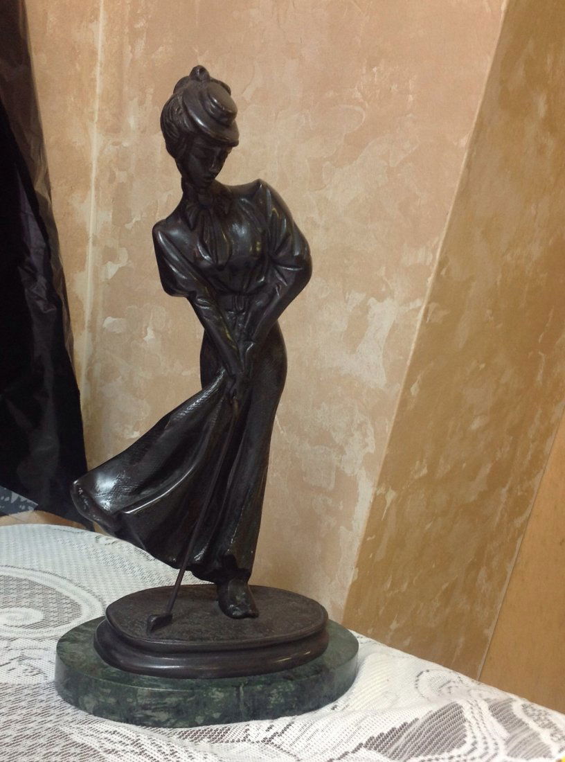 Bronze statue lady playing golf (1 of 3)